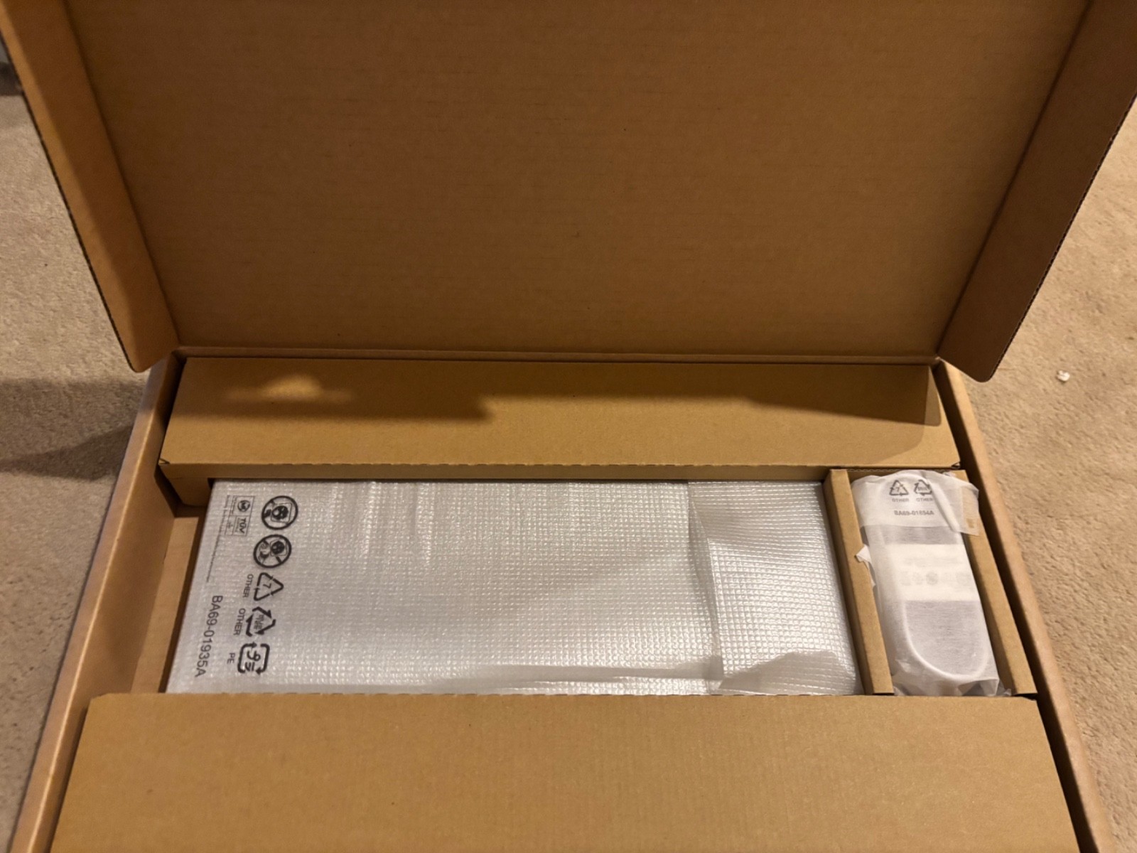Galaxy Book Go 14.0” Silver Samsung, Windows 10 Home MCP:LPDDR4x 4GB + UFS 128GB