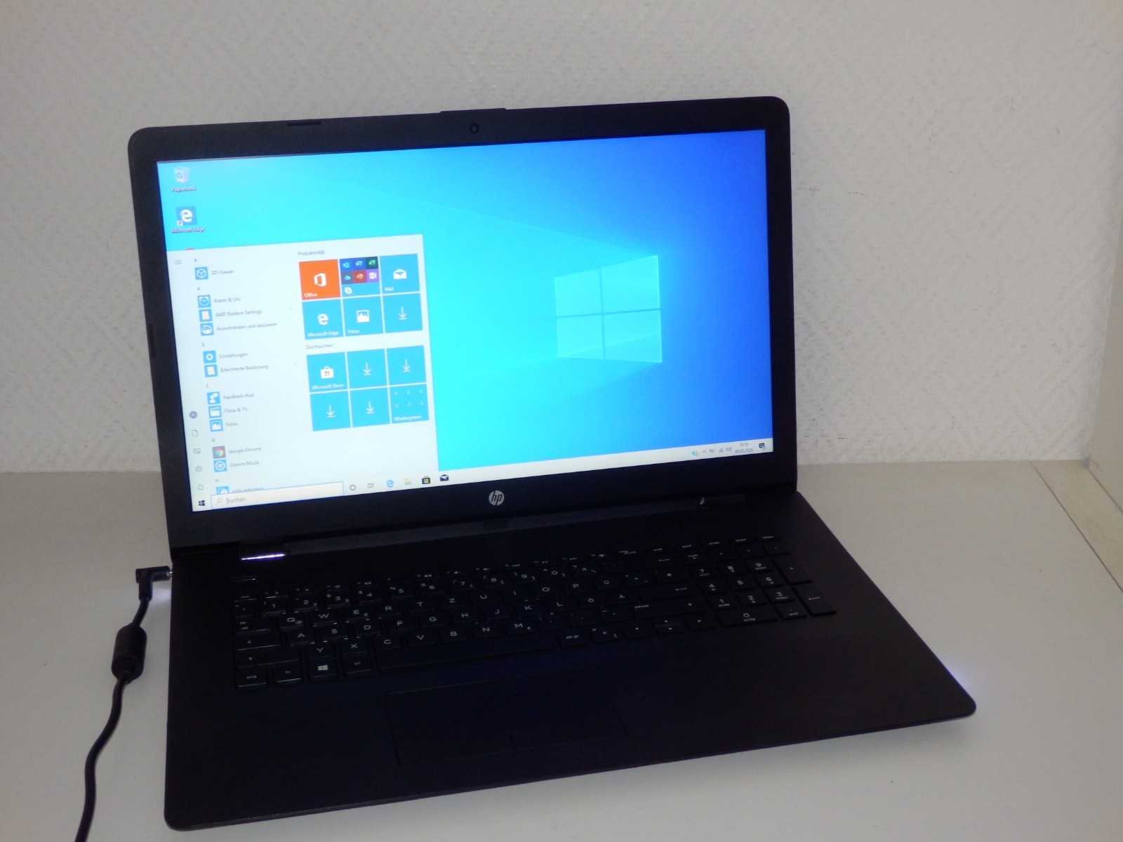 HP Laptop 17-ak062ng, AMD A6-9220, Radeon R4 Graphics, No Ram & SSD, Battery, Etc..