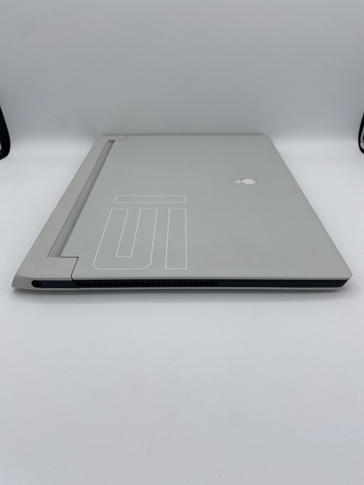 Dell Alienware X15 R1 15″ RTX 3070 i7-11800H 16GB 512GB SSD W11H Restored Laptop