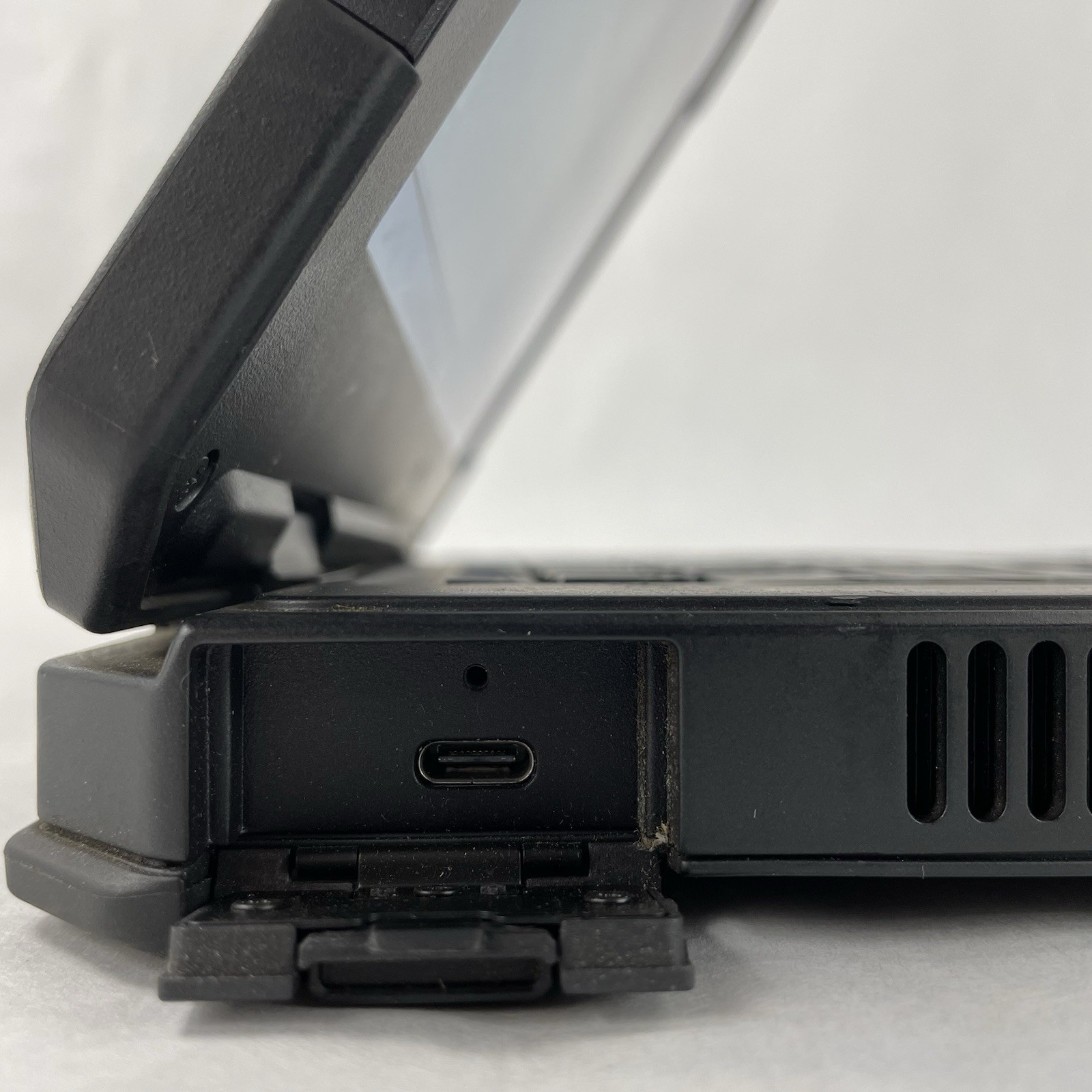 Dell Latitude 5420 Rugged 14″ i3-7130U 2.70 GHz 8 GB RAM No HDD No OS