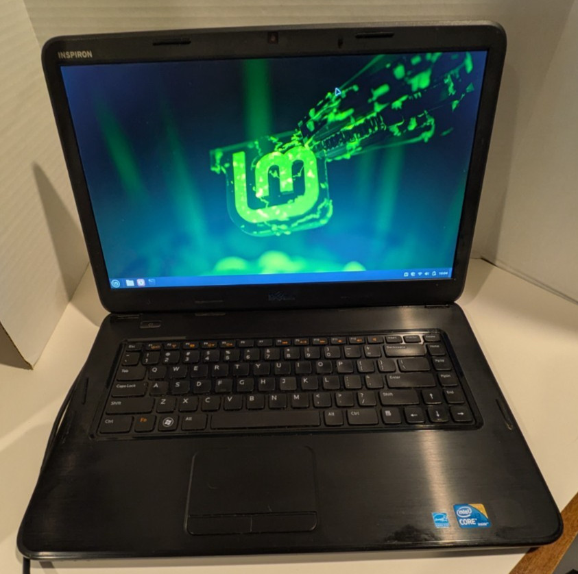 DELL Inspiron N5040 i3 2.53GHz 4GB RAM 120GB SSD Linux Mint Cinnamon OS