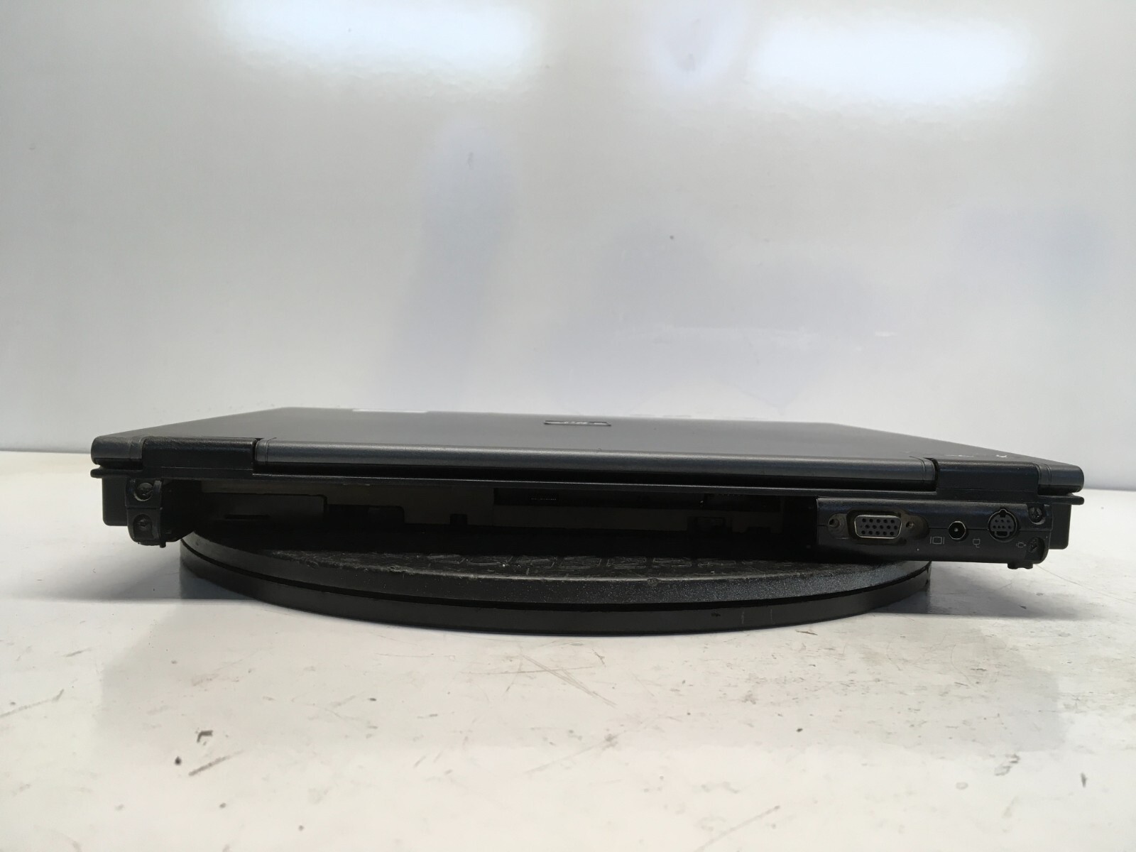 Compaq NC6220 Intel Pentium M 2GHz 2 GB NO HDD – Dim Screen