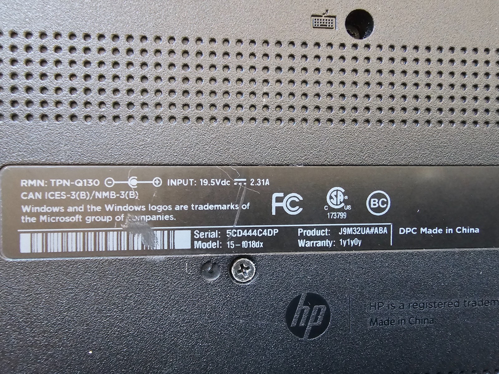 HP 15-f018dx 15.6″ Notebook W/ Charger Powers On, Broken Screen FOR PARTS/REPAIR