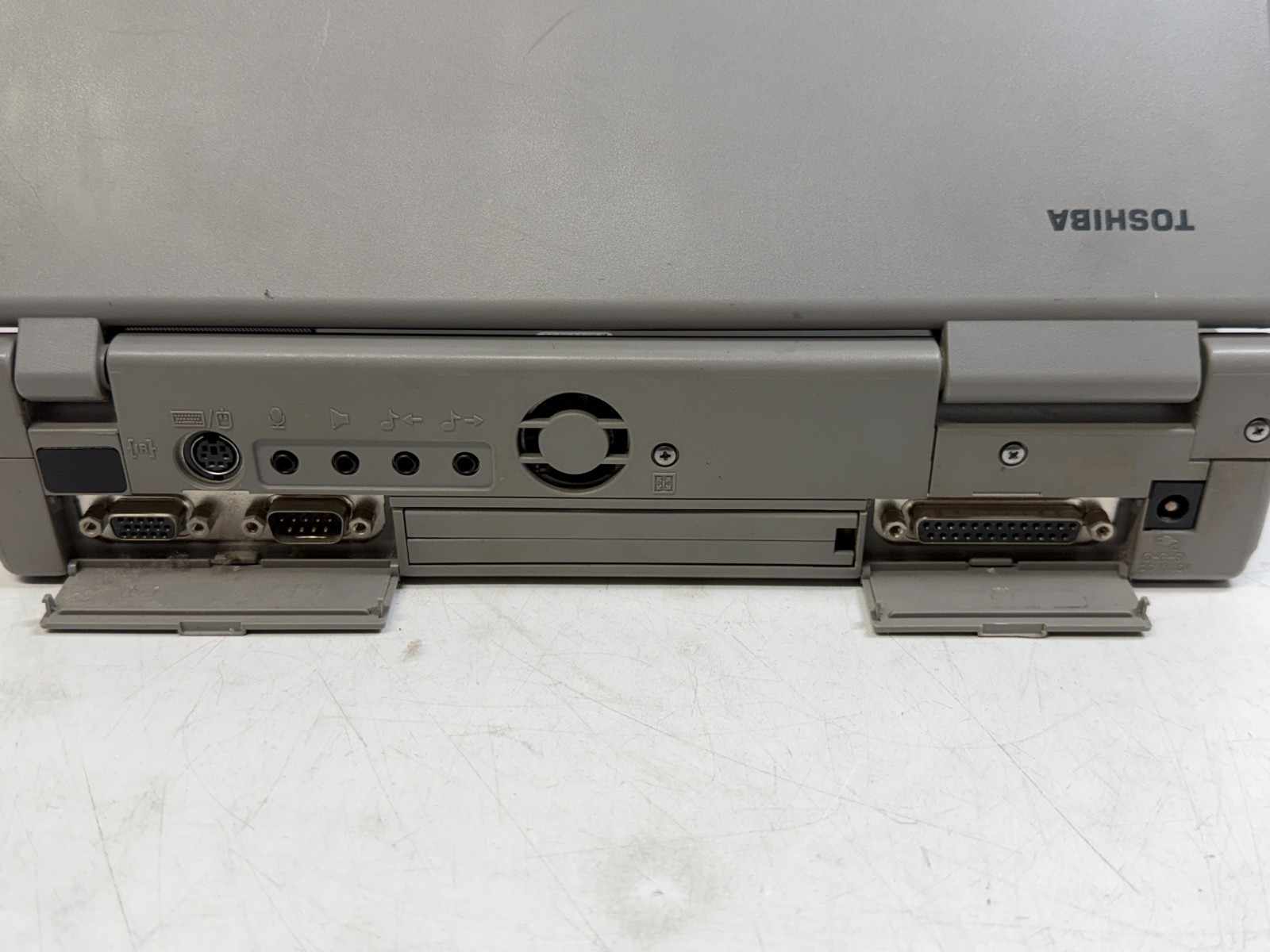 Toshiba Notebook Laptop Tecra 730 XCDT NO HDD w/AC PARTS