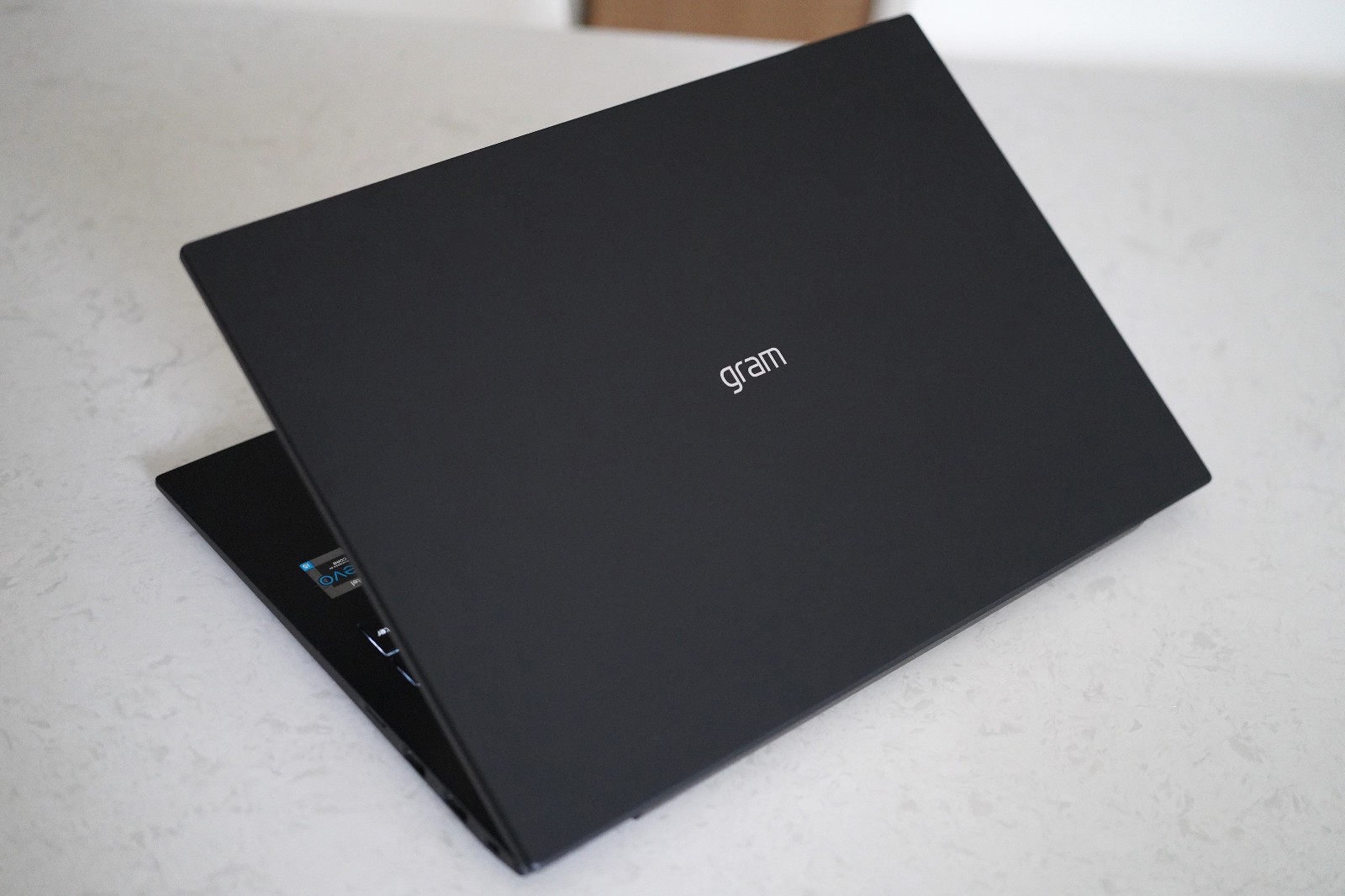 READ* LG Gram i5-1135G7 8GB DDR4 512GB or 1-2TB SSD 2K 16″ Lightweight Laptop