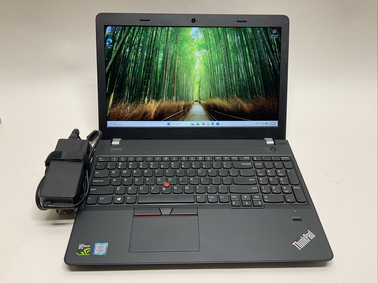 Lenovo ThinkPad E570 CPU i7, 8GB RAM, SSD 256GB, HDD 500GB, 950M 2GB, Win 11 Pro