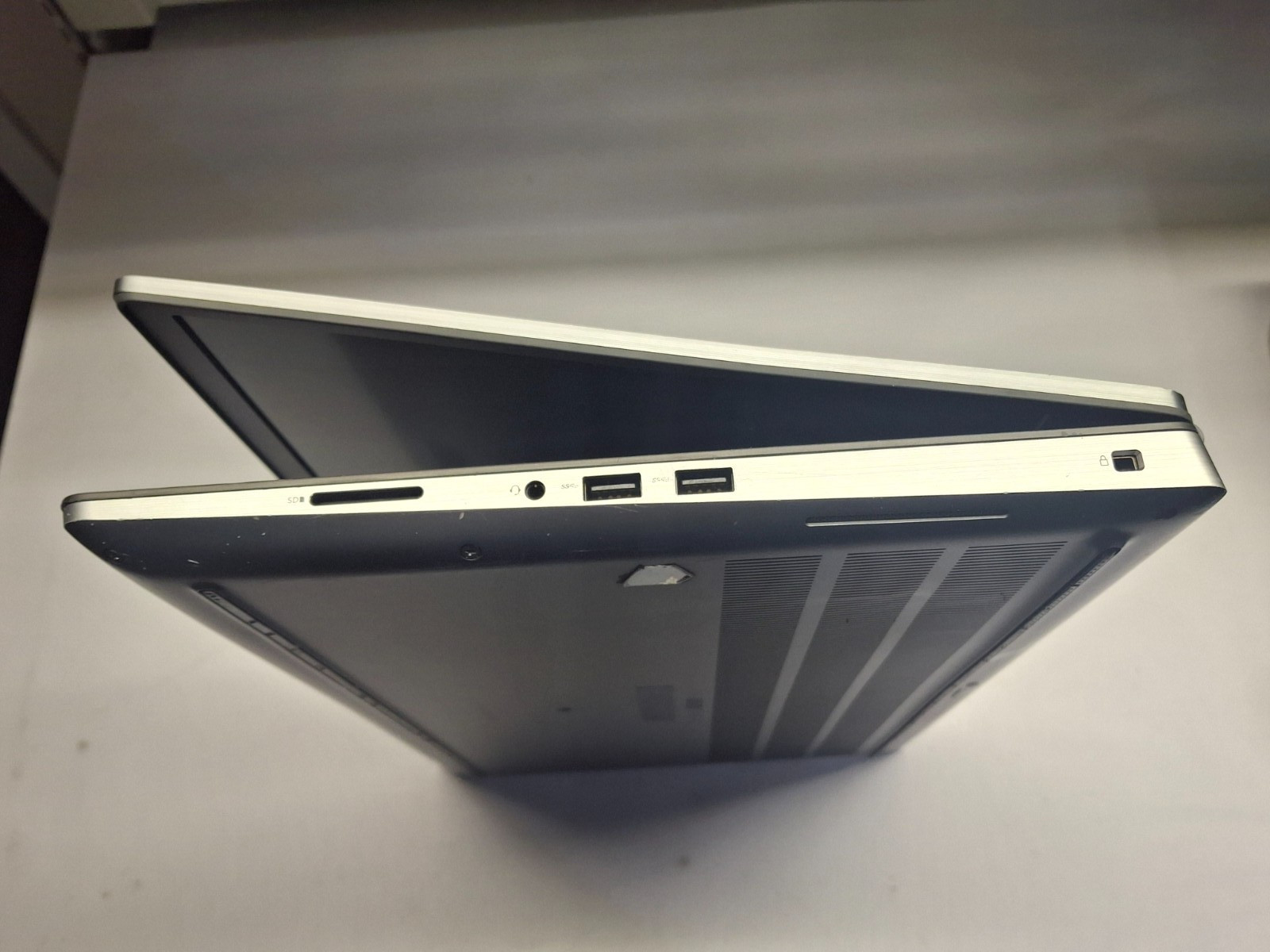 Dell Precision 7750 17.3″FHD I7-10875H 32GB 512GB RTX3000 Webcam Wifi/BT Win 11P