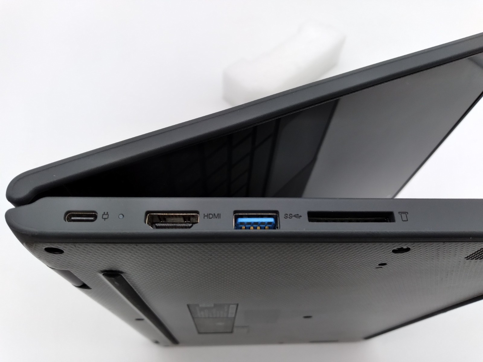 Lenovo 300e Chromebook 2nd Gen 11.6″ 4GB RAM 32GB eMMC Touchscreen w/ Chrarger