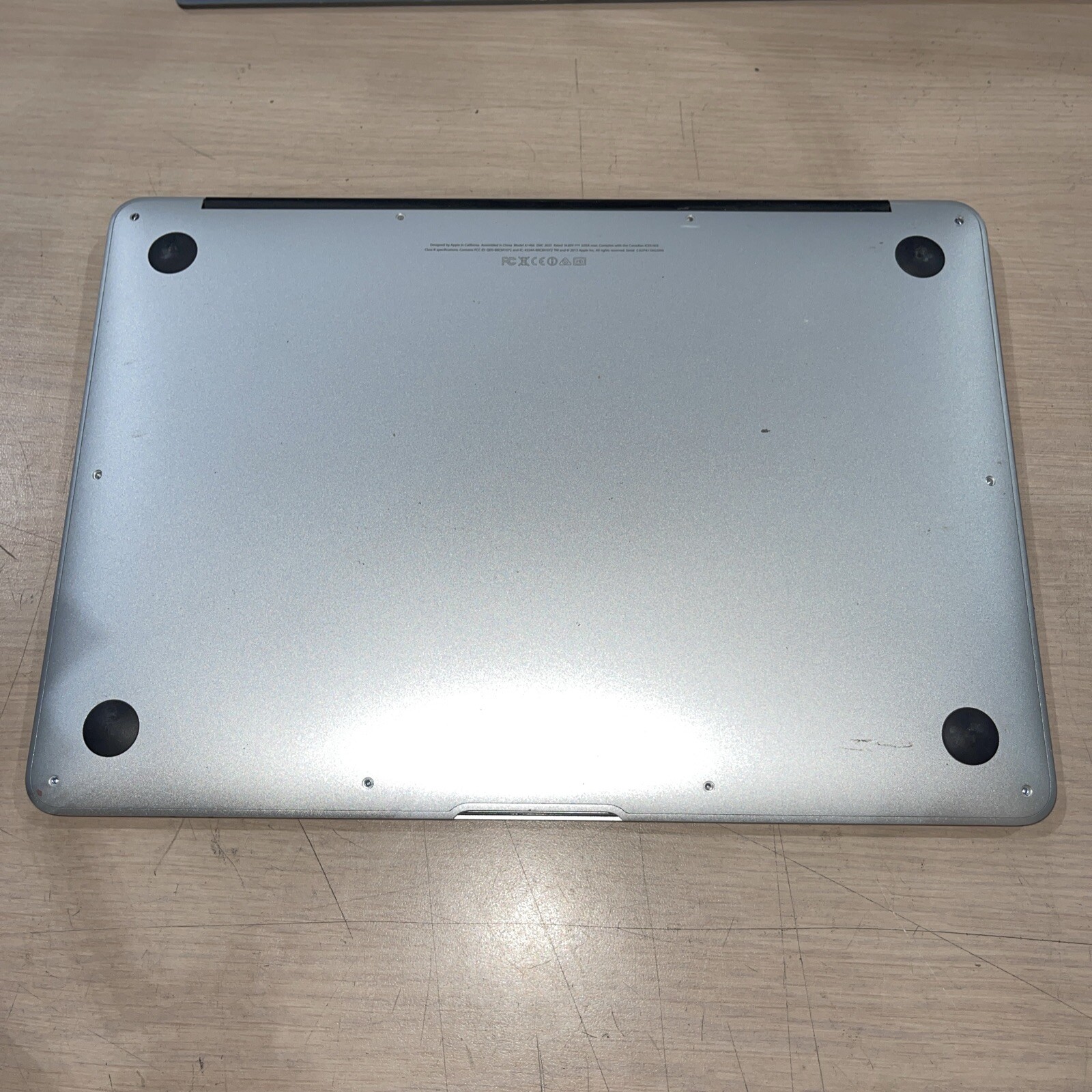 Apple Macbook Air MID 2013 13″ i5-4250U 1.3GHz 4gb RAM NO HD!
