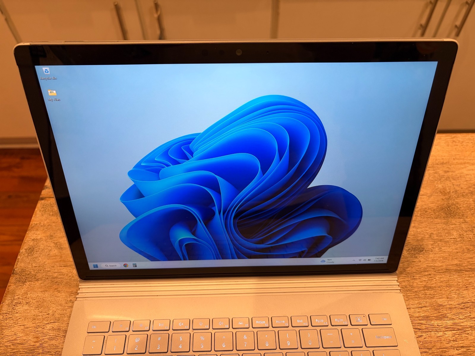 Microsoft Surface Book 2 1832 13.5″ i5 8350U 1.70GHz/ 8GB / 256GB SSD / Adapter
