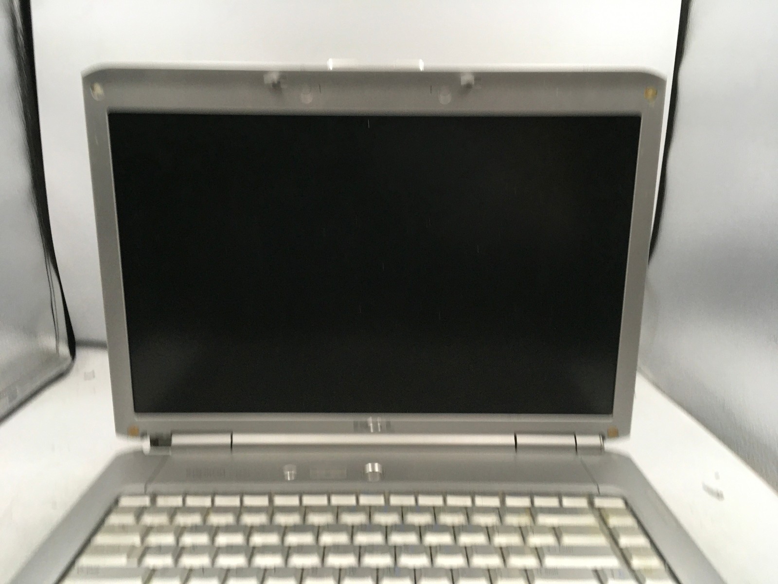 DELL INSPIRON 1520 – FOR PARTS/NO POWER – INTEL CORE 2 DUO – 1GB RAM – 15″ – BB