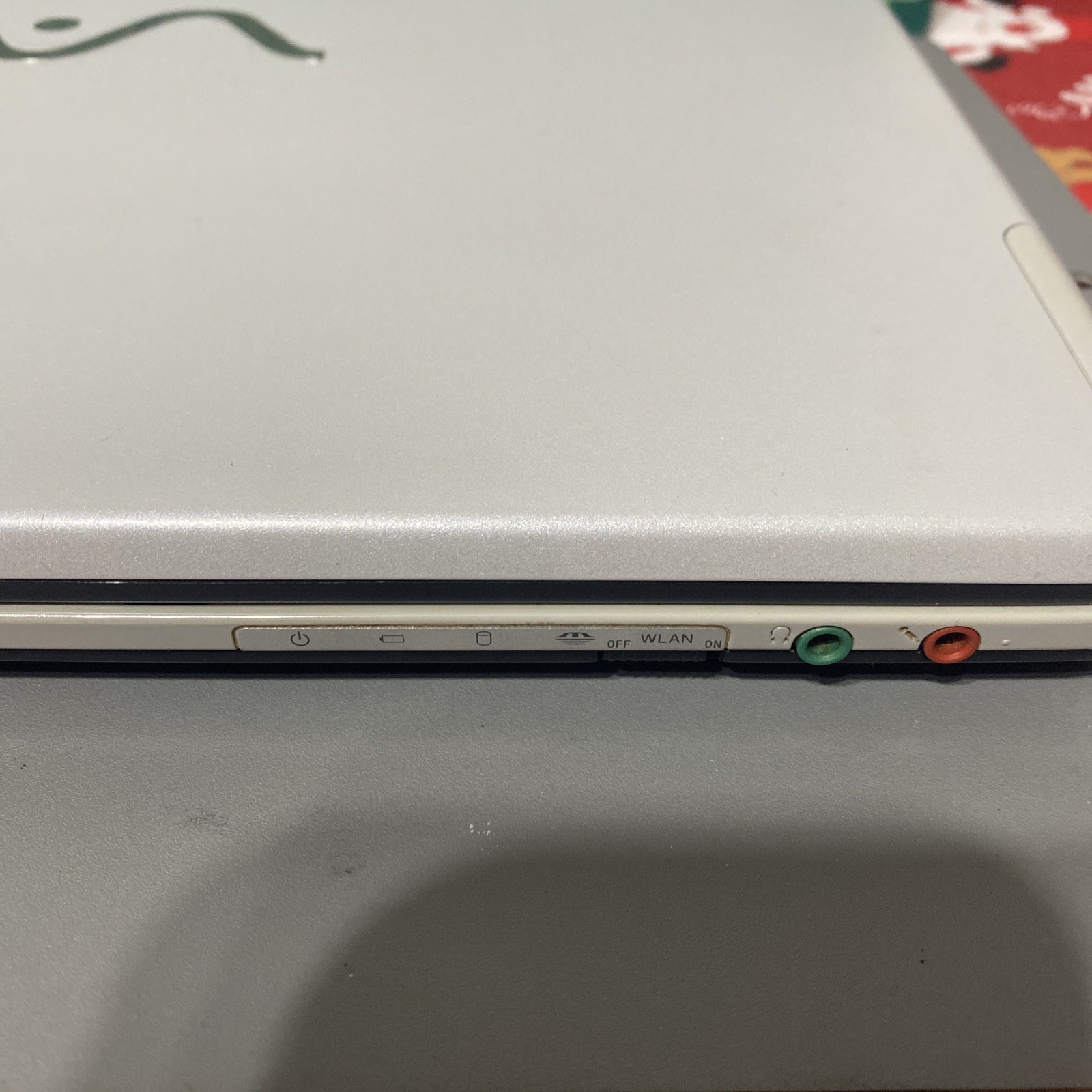 Sony Vaio VGN-FS740/W PCG-7D2L Intel Centrino 2GB NO HDD – Prts/Repair Laptop