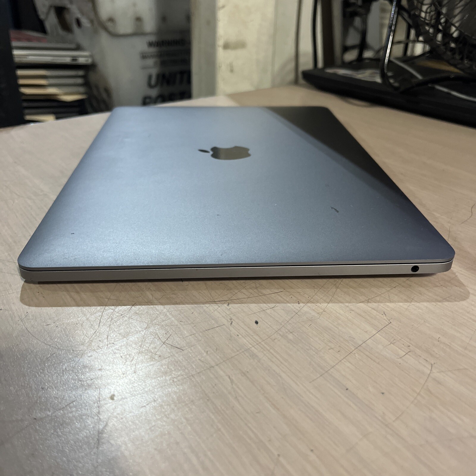 APPLE MACBOOK PRO 13″ MID-2017 CORE I5-7360U 2.3GHZ 8GB RAM NO HD 9