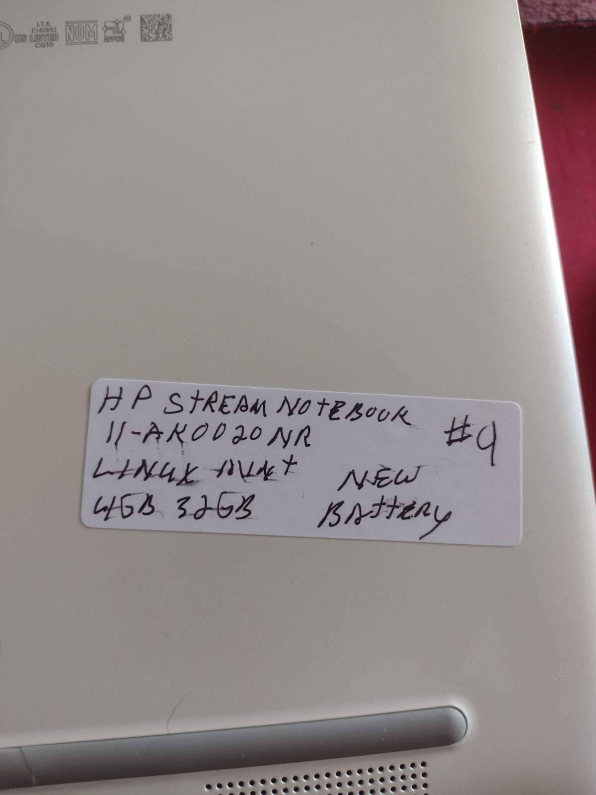HP Stream 11-AK0020NR Laptop 11.6″ Celeron N4020 1.1GHz, 4GB RAM 32GB LINUX MINT