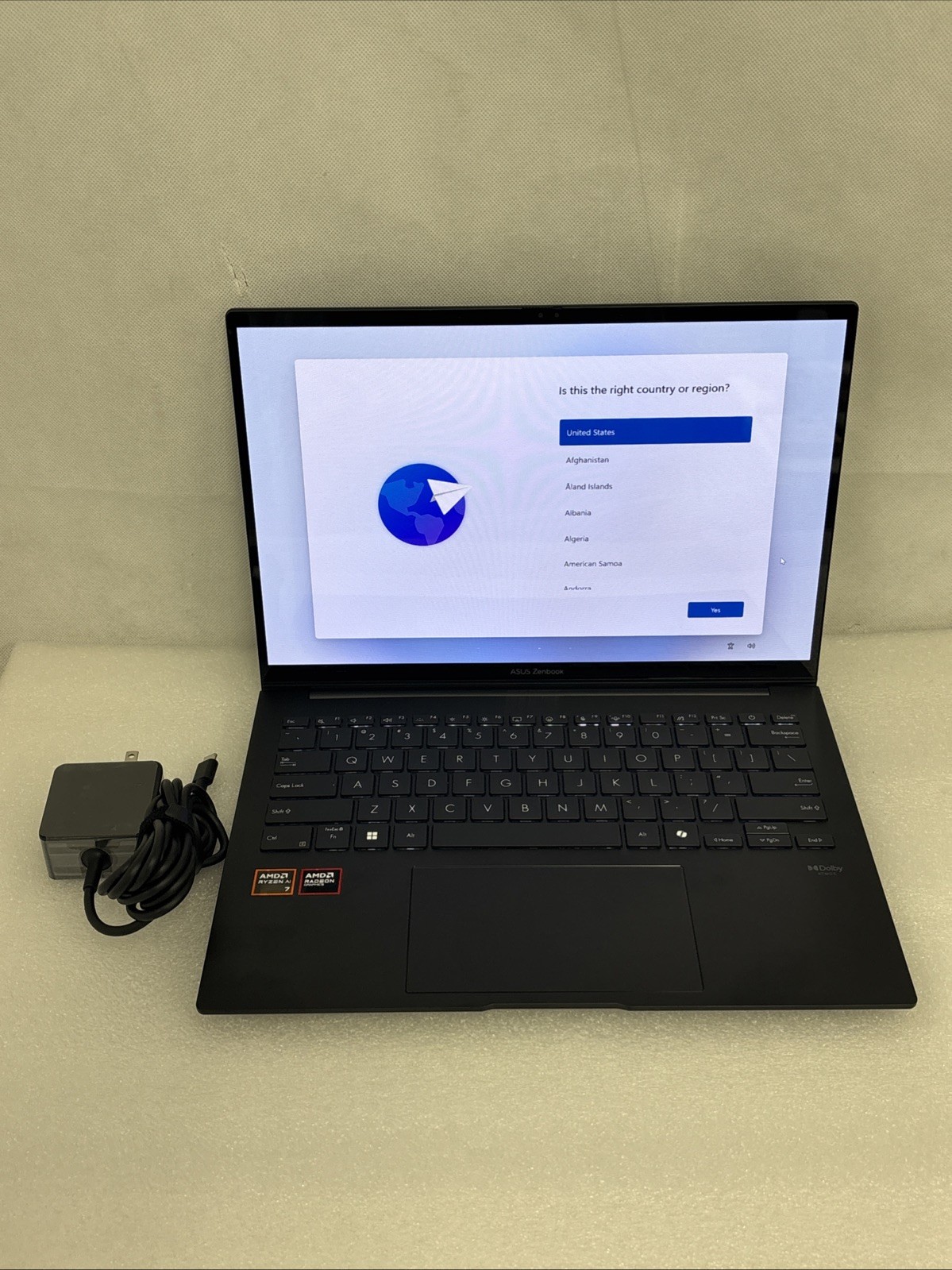 ASUS Zenbook 14 Touchscreen Laptop (1TB, AMD Ryzen AI 7 350, 32GB) Black *Read*