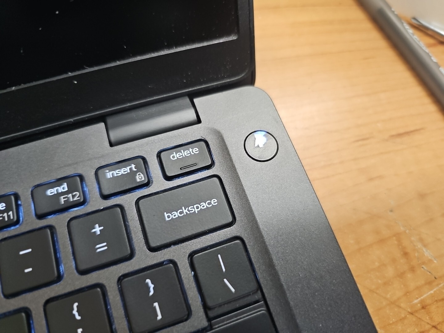 Dell Latitude 5400 Intel Core i5-8365U 16GB RAM 256GB SSD Batt Exc Dinged Corner