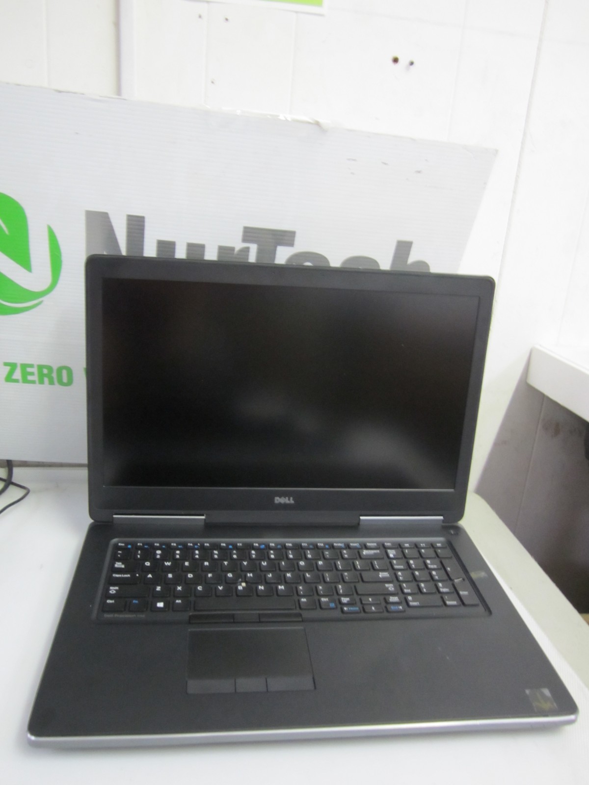 Dell Precision 7710 i7-6920HQ 2.90GHz 512GB M2SSD 16GB, LAPTOP + AC NO BTRY/OS
