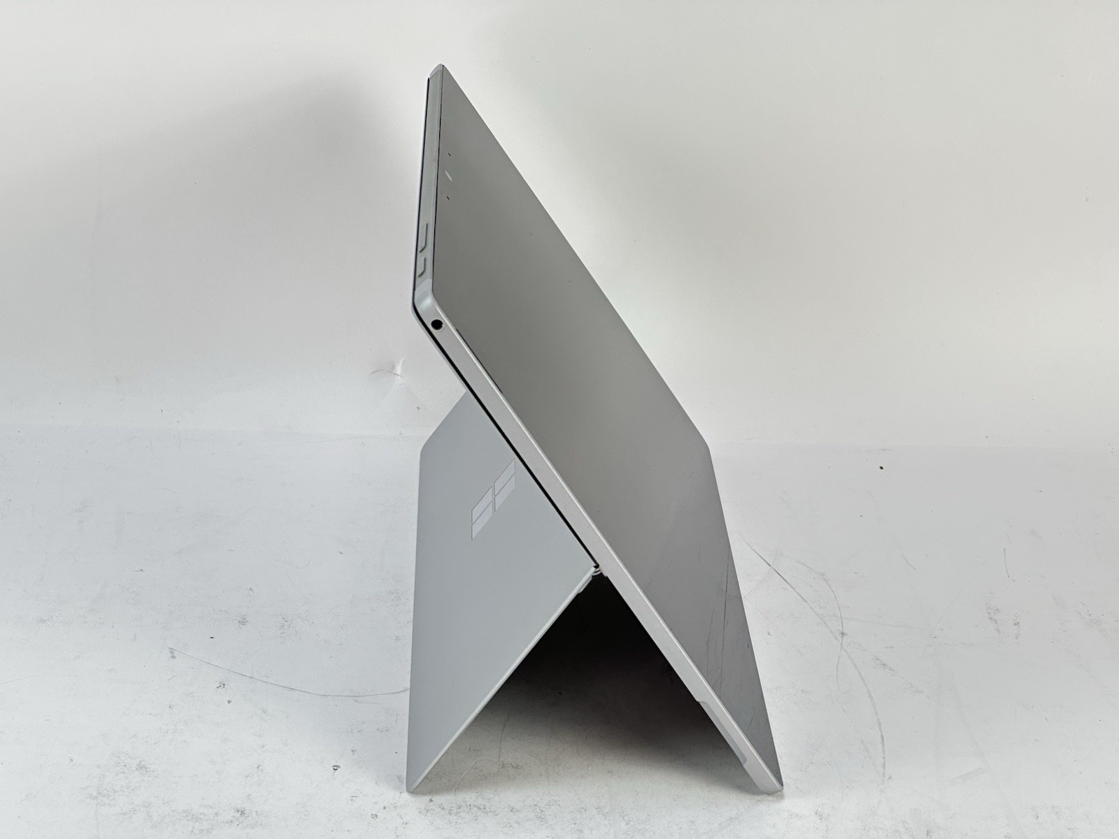 Microsoft Surface Pro 7+ 12.3″ 2736 x 1824 Intel i5-1135G7 8GB LPDDR4 256GB SSD