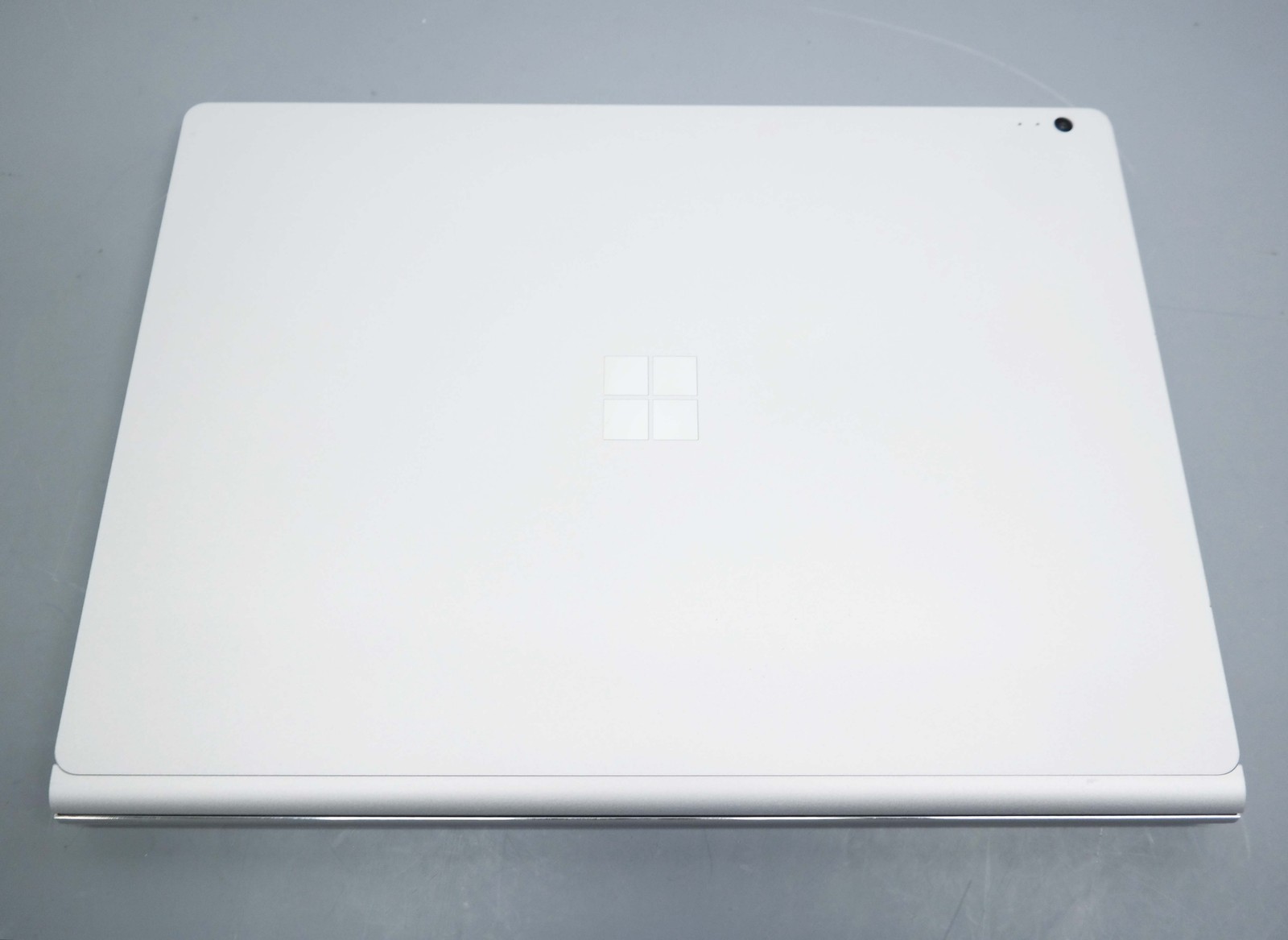 Microsoft Surface Book 2 13.5″ Intel Core i5 8GB 256GB – Silver ISSUE