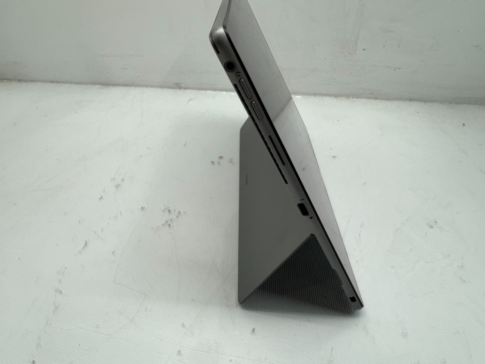 Latitude 7320 Detachable Intel i5-1140G7@1.1GHz 16GB 256G W/AC Win 11 **READ*