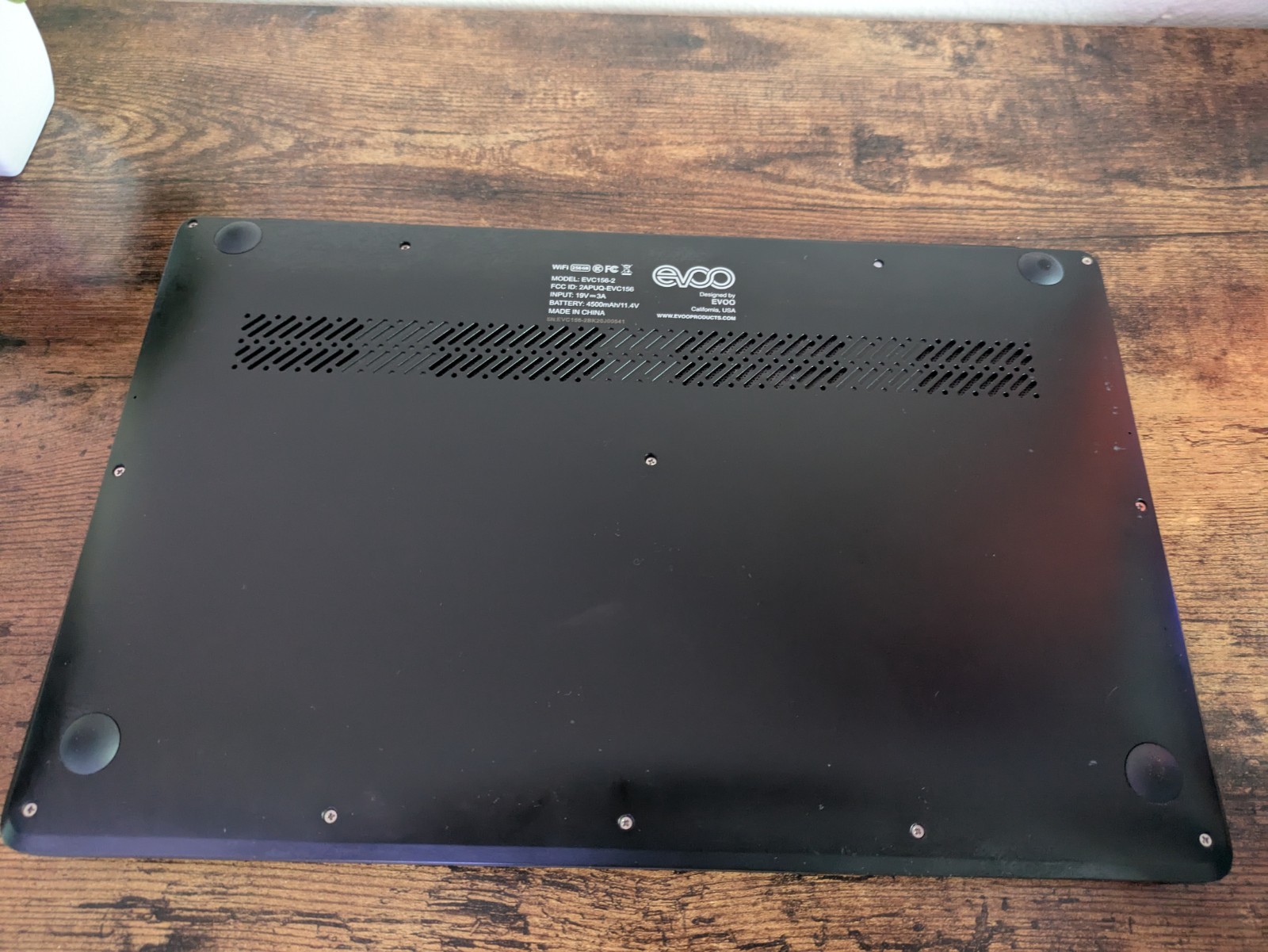 evoo evc156-2 Laptop Intel Core i7-7560U processor, 8GB of RAM, and a 256GB SSD
