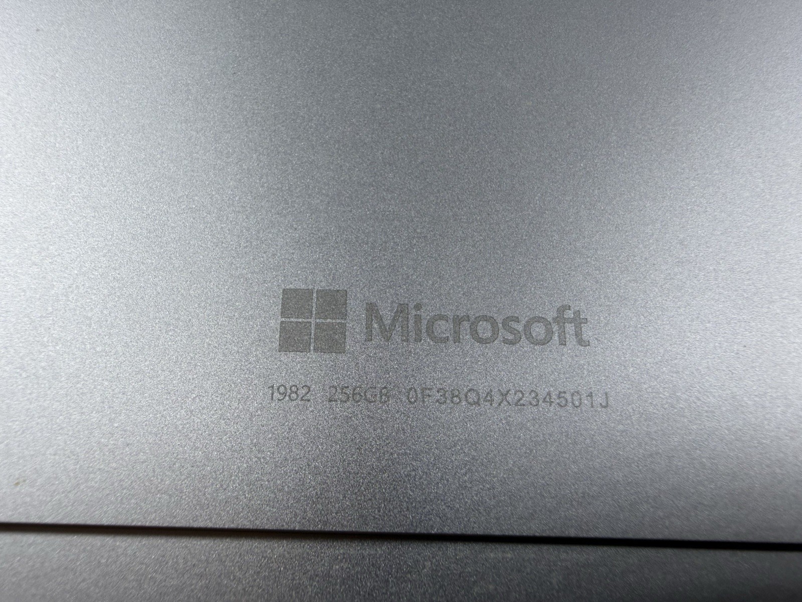 Microsoft Surface Pro 8 (1982) i5-1145G7 – 16GB RAM – 256GB 120Hz – Win 11 Pro