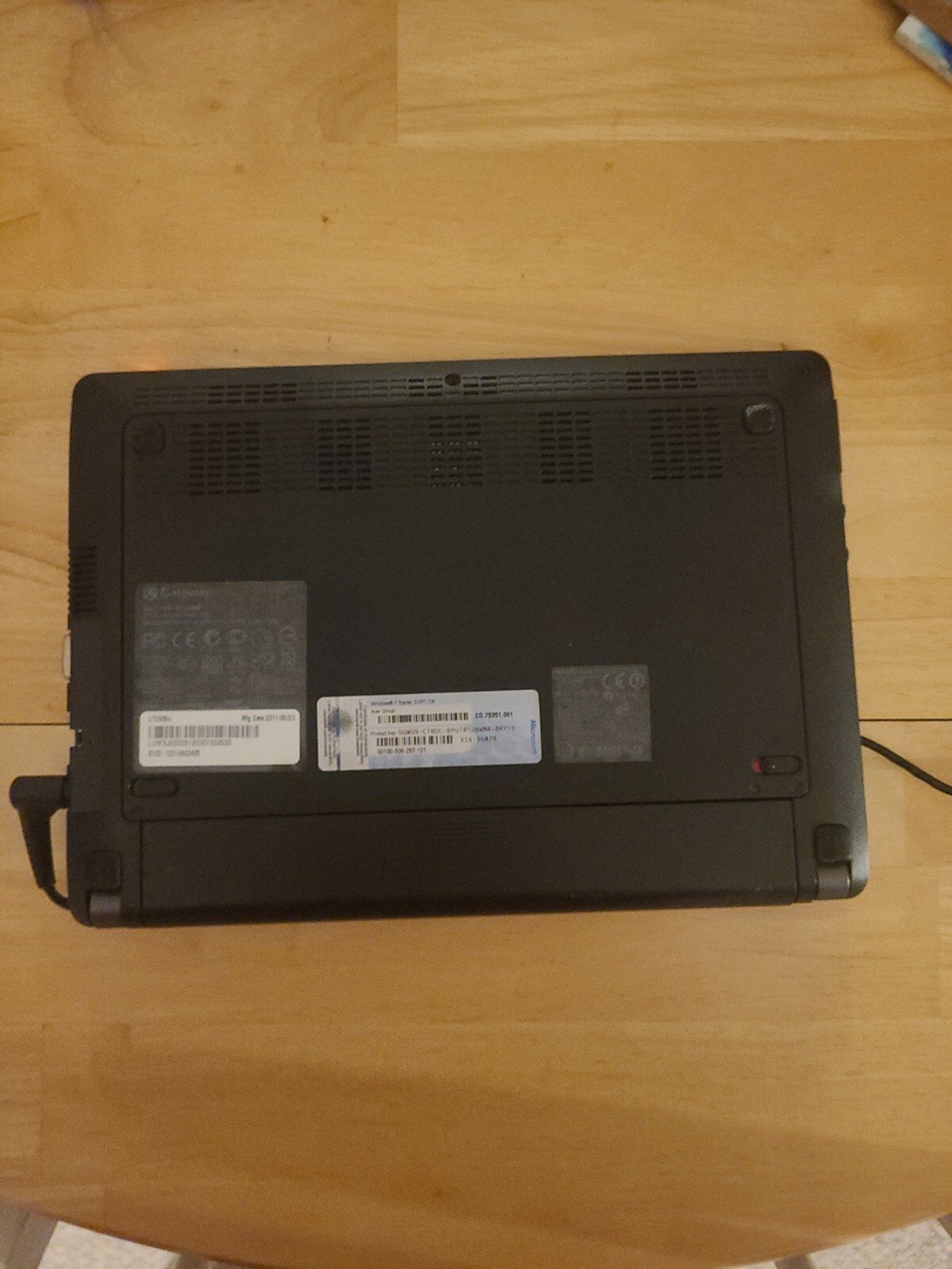 Gateway LT2805U Netbook W/Case & Charger, READ DESCRIPTION
