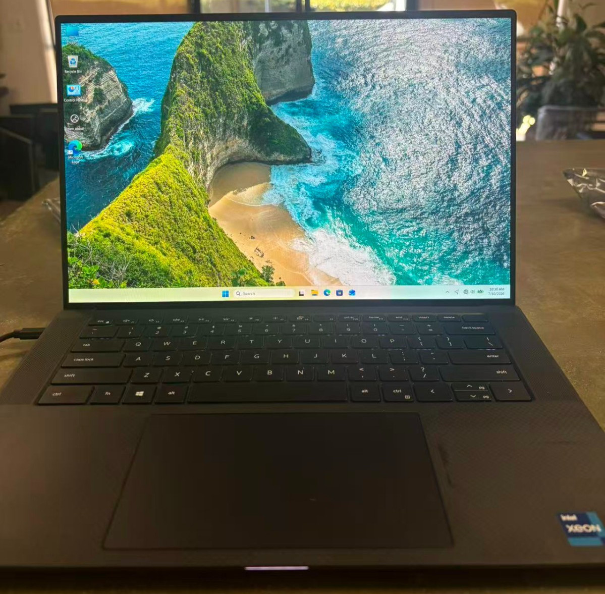 Dell Precision 5560 Xeon W-11955M 16GB 256GB SSD RTX A2000 Win 11 Pro
