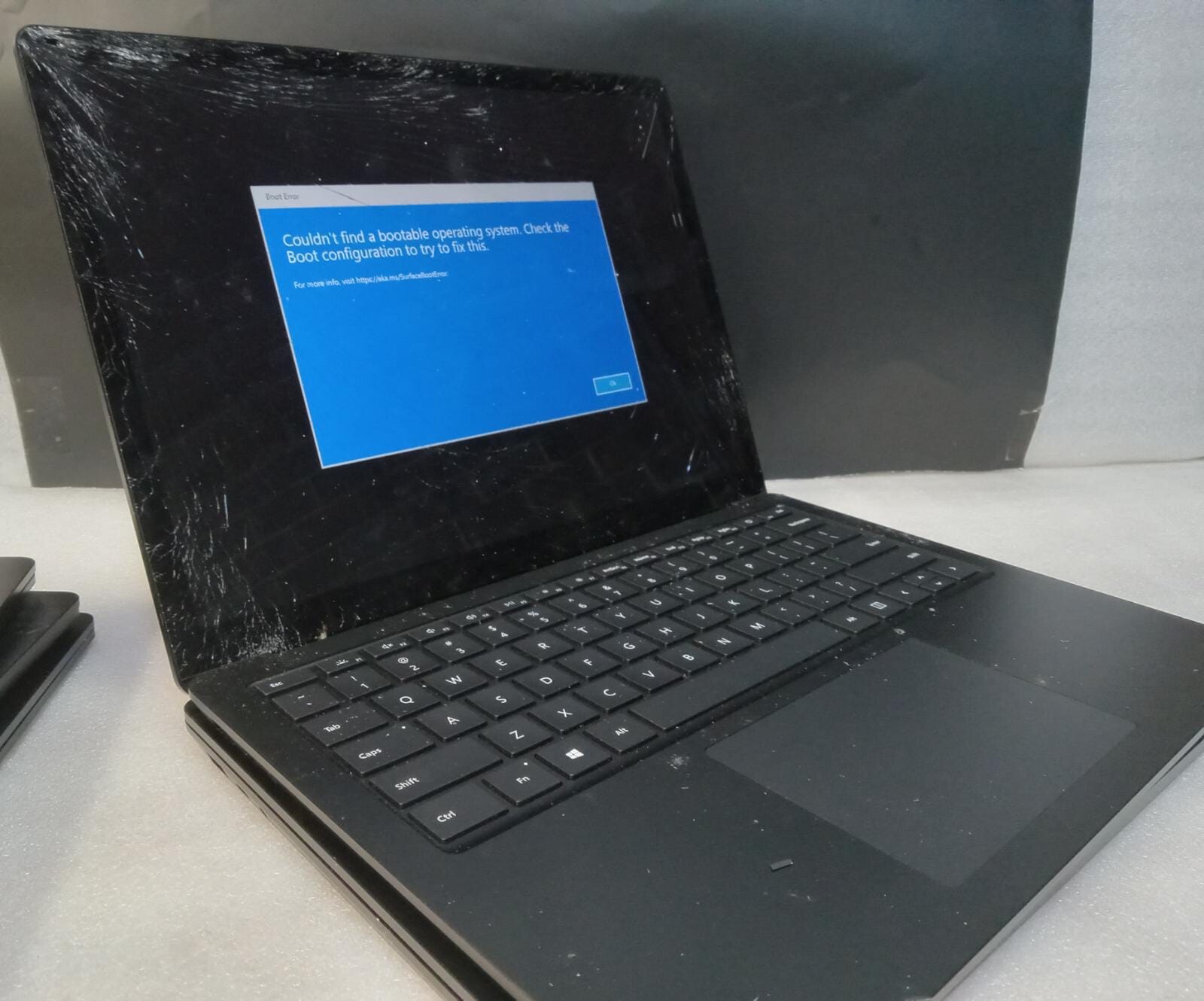 Microsoft Surface Laptop 3 1868 13.5″ i5-1035g7 256GB M.2 SSD 8GB DDR4 NO OS