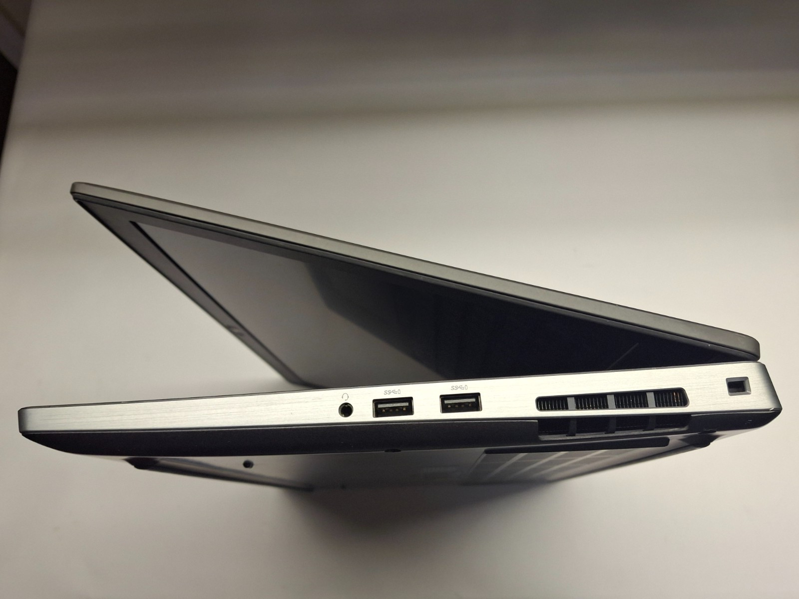 Dell Precision 7540 15.6″ Laptop Core i7-9750H 16GB RAM 256GB SSD Webcam T2000