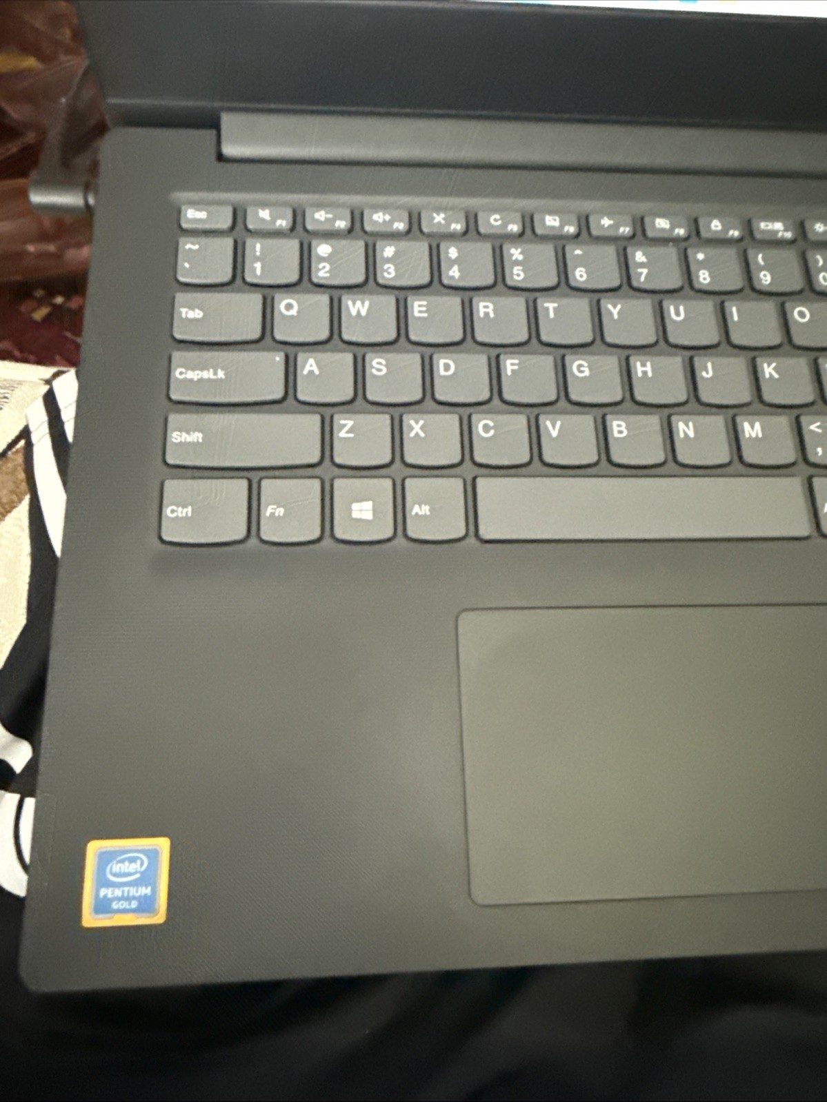 Lenovo IdeaPad 3 14″ Laptop – Intel Pentium Gold – 128GB SSD Win 10 Works Great