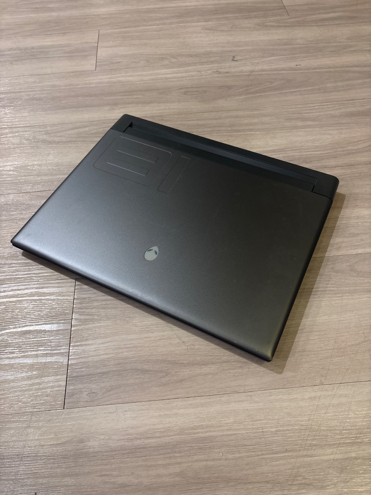 Dell Alienware M18 R1 18″ Ryzen 9 7945@2.5GHz 32GB RAM 1TB SSD RX 7900M *READ*