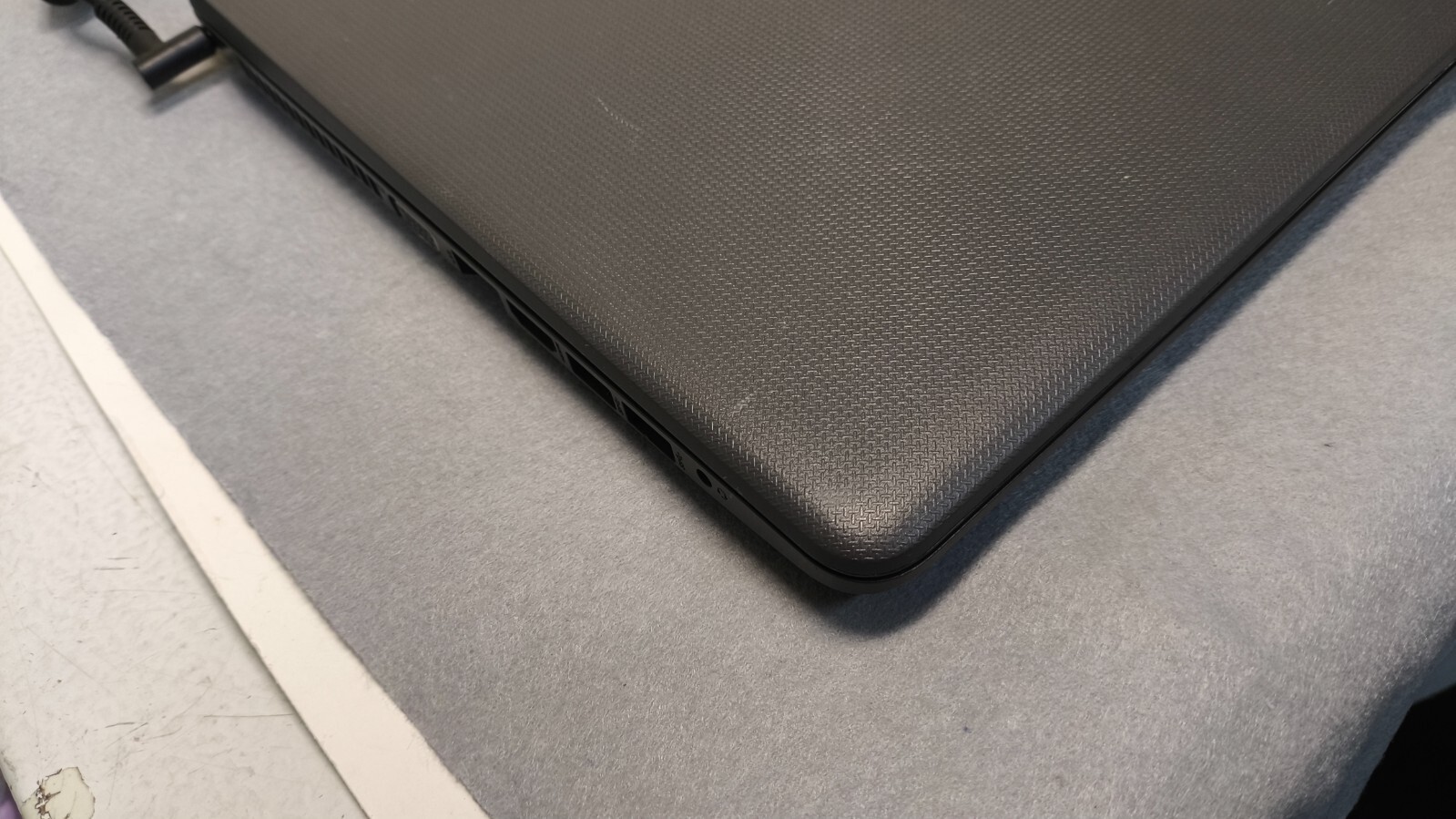 HP NOTEBOOK 255 G6 15.6″ AMD WINDOWS 10 PRO Works great
