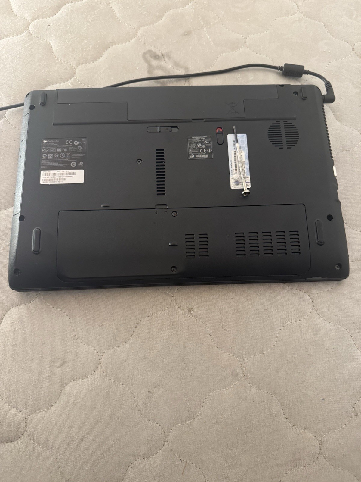 Gateway NV55C Laptop Pentium P6100 2GHz 4GB RAM 41G SSD Linux Mint 22.3 Cinnamon