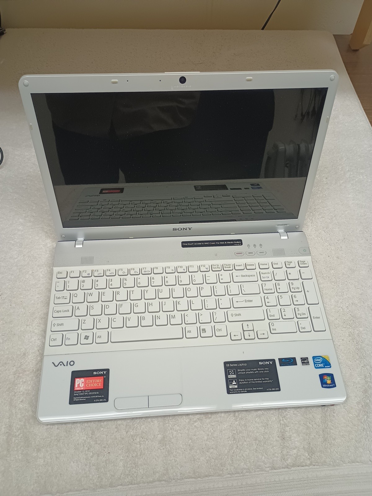 Sony Vaio VPCEB45FX Intel Core i3-380M 2.53GHz 4 GB 320Gb HDD Windows 7