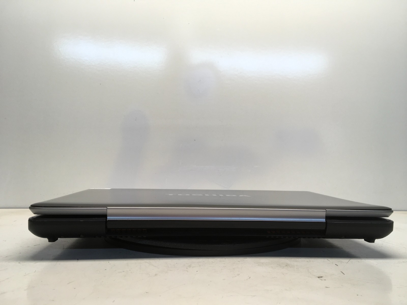 Toshiba Satellite P500 Intel Core 2 Duo P7450 2.13GHz 1 GB NO HDD No Batt