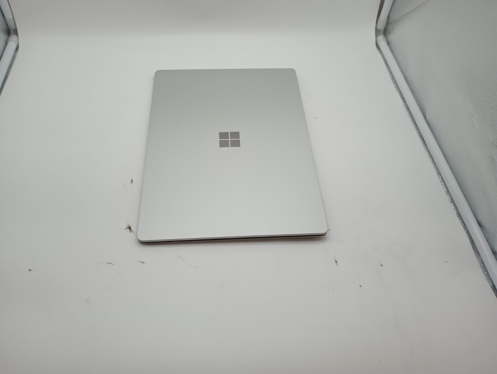 6191Surface Laptop 2 w/charger.i5 8th gen(4 cores).8GB.128GB NVMe.13.5″2K touch.