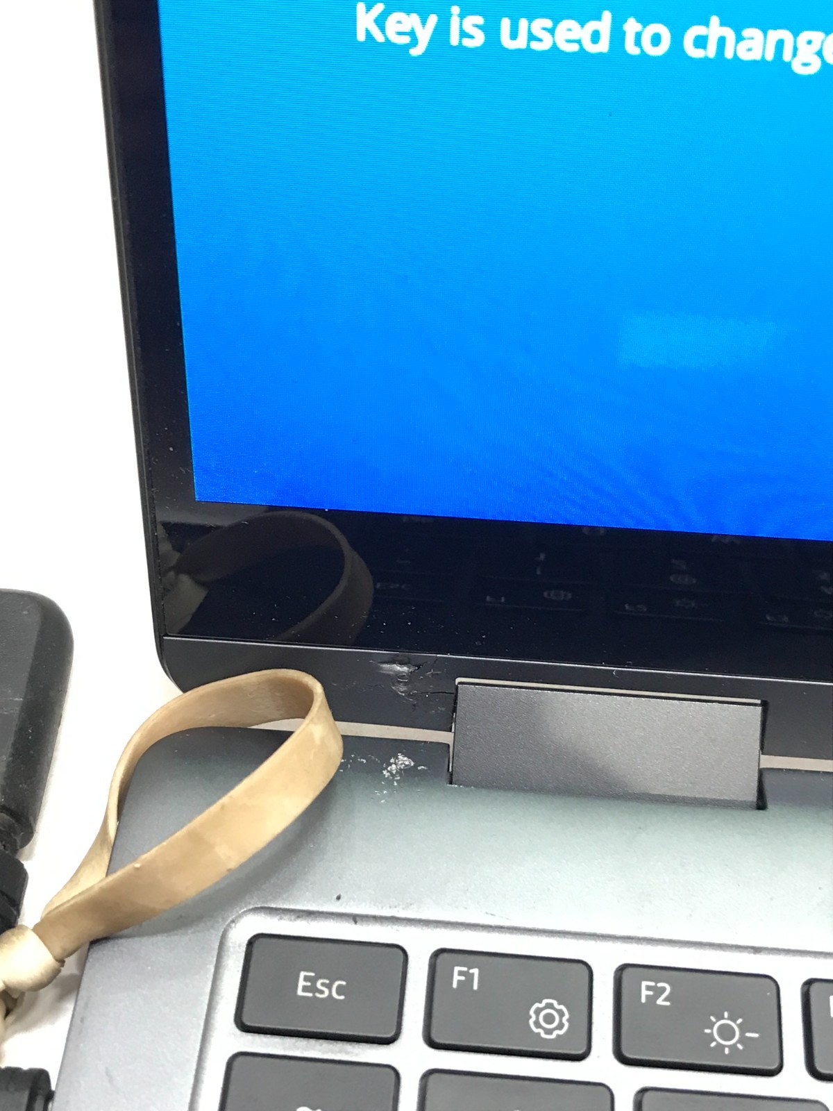 Samsung Galaxy Book3 360 NP750QPG 15″ Intel Core i7-1360P 16GB RAM Cracked! – DW