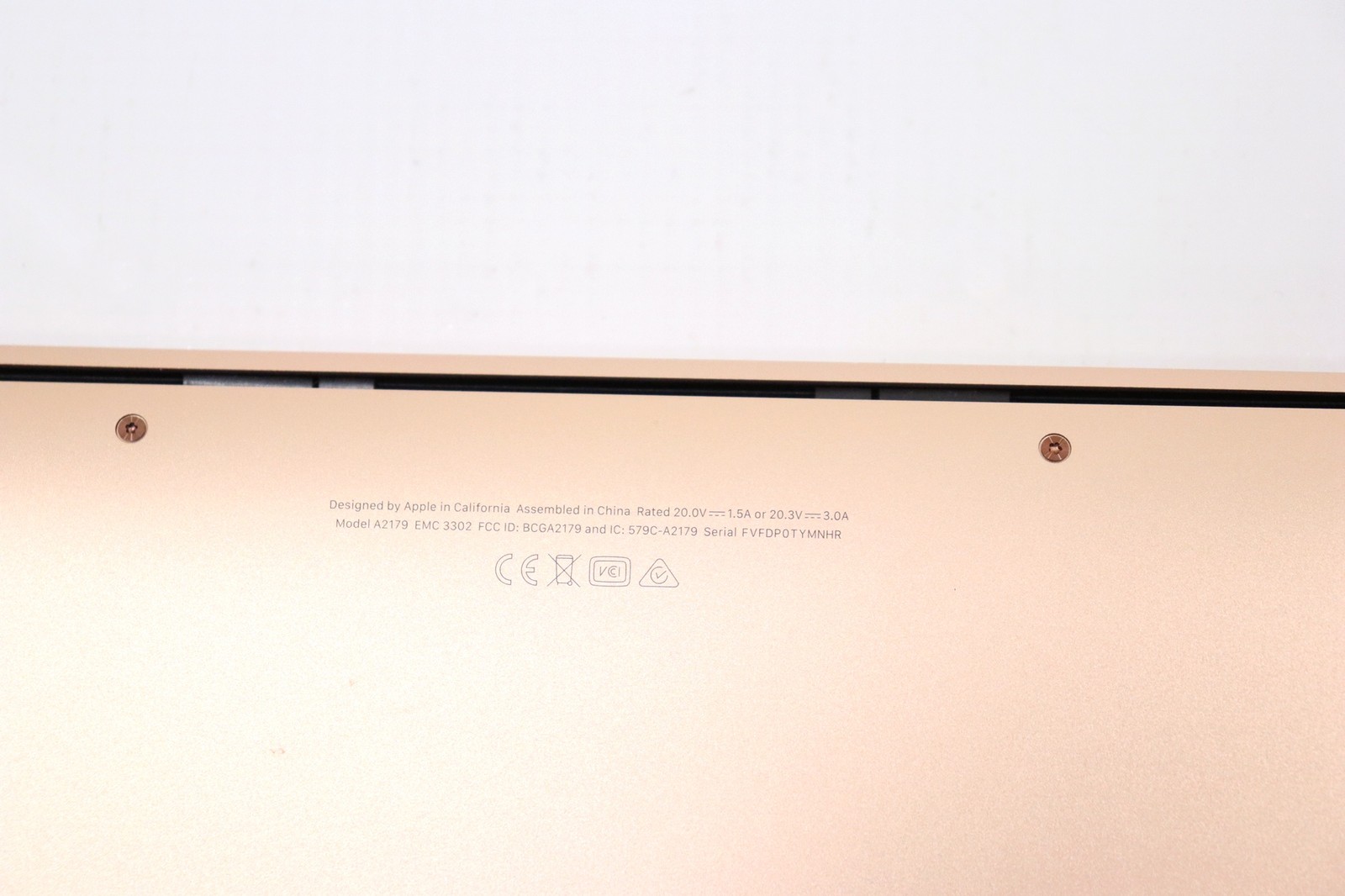 Apple A2179 MackBook Air Retina 13″ i3-1000NG4 8GB RAM 256GB SSD – Bad Battery