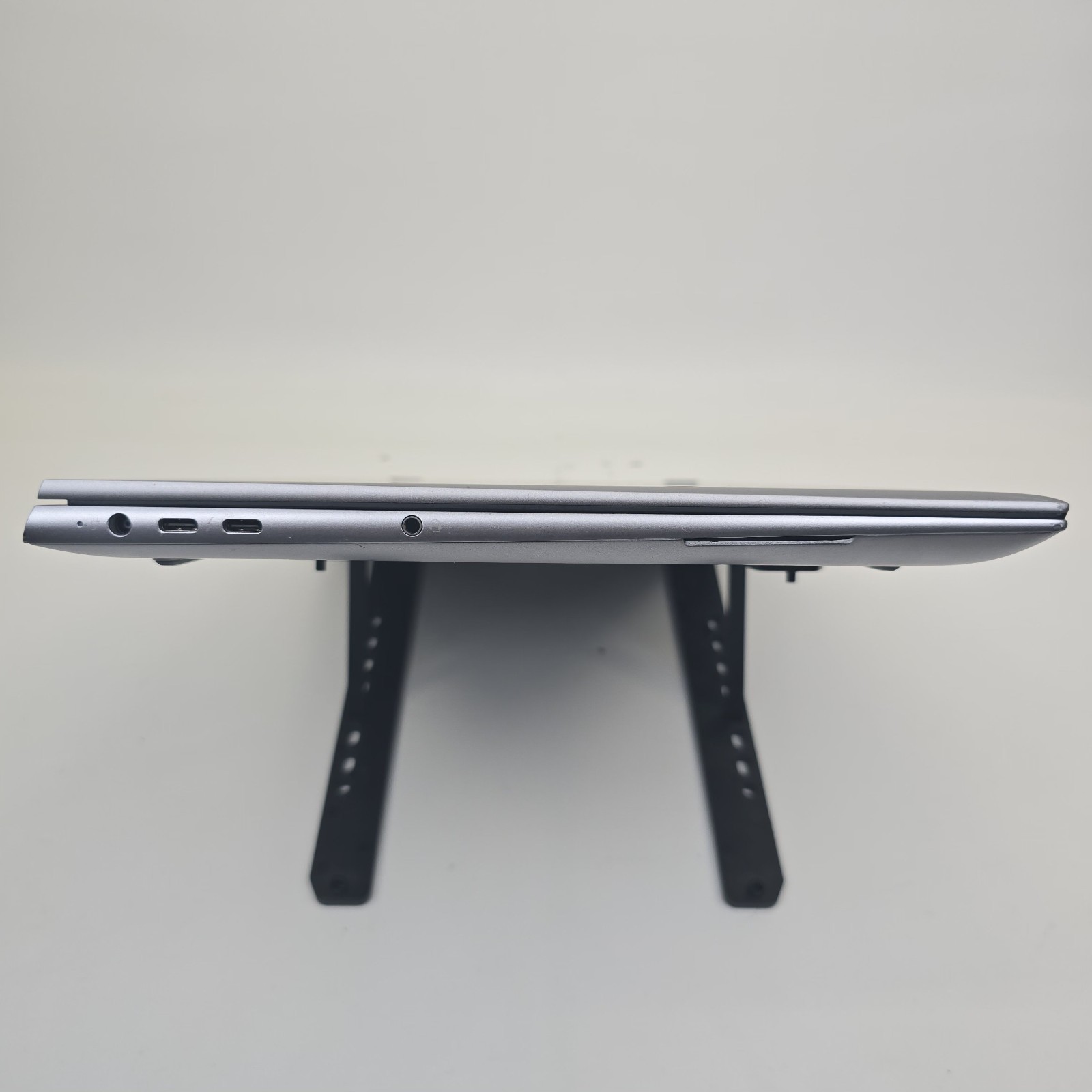 HP ZBook Studio 16″ G10 I7-13800H 16GB 512 SSD RTX 3000 Ada 8GB NO OS/AC BAD LCD