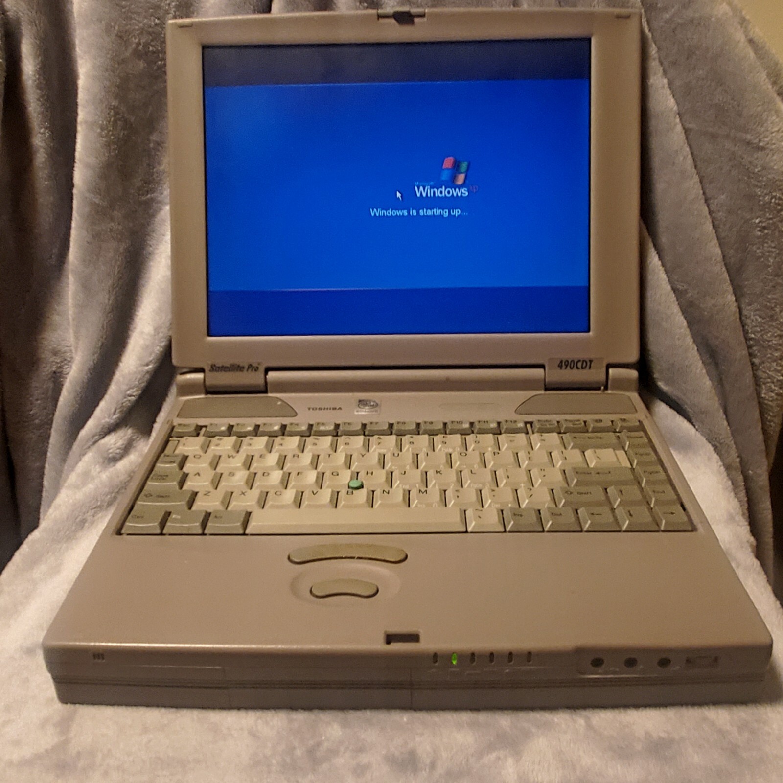 Toshiba Satellite Pro 490CDT Pentium II Windows XP + Battery & Power Adapter