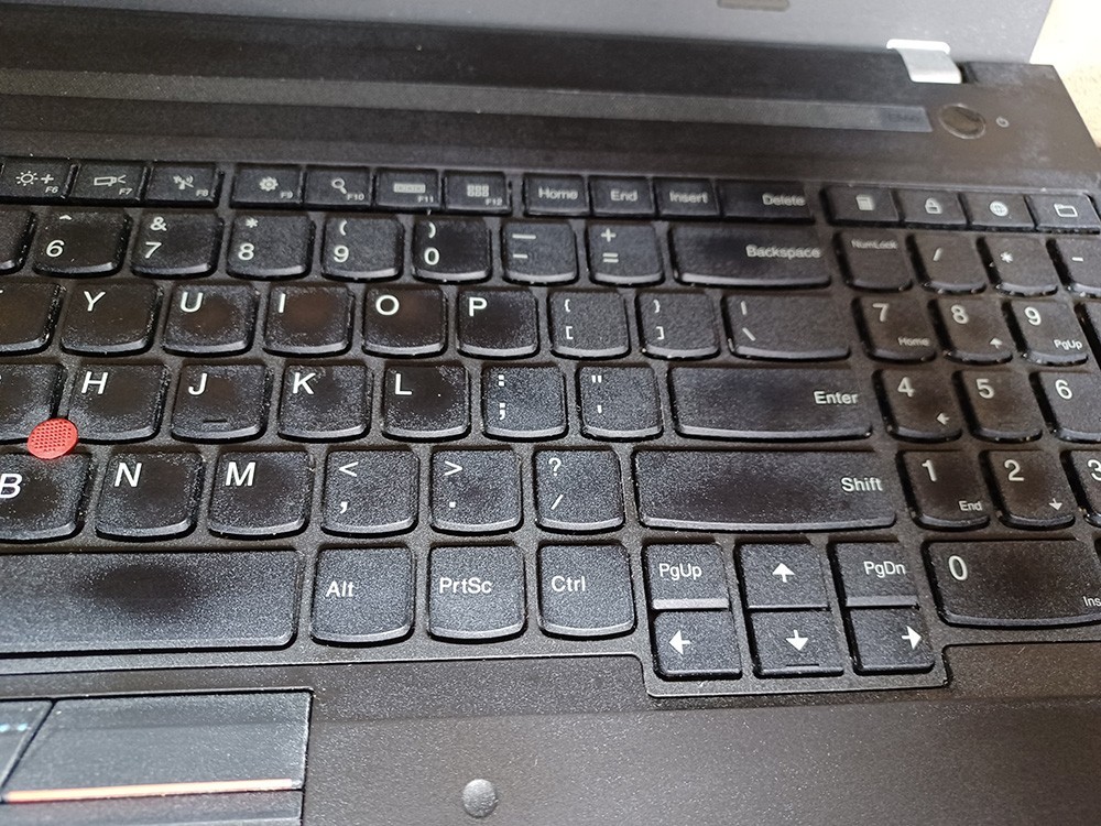 Lenovo ThinkPad E560 15.6″ Core i5-6200U @ 2.3GHz 4GB RAM 500GB HDD Win 10 Pro