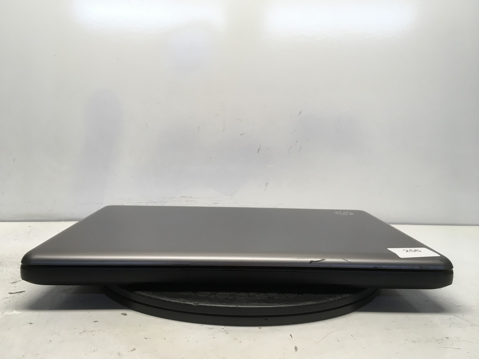 HP 2000-425NR AMD E-300 1300MHz 8 GB NO HDD No Batt