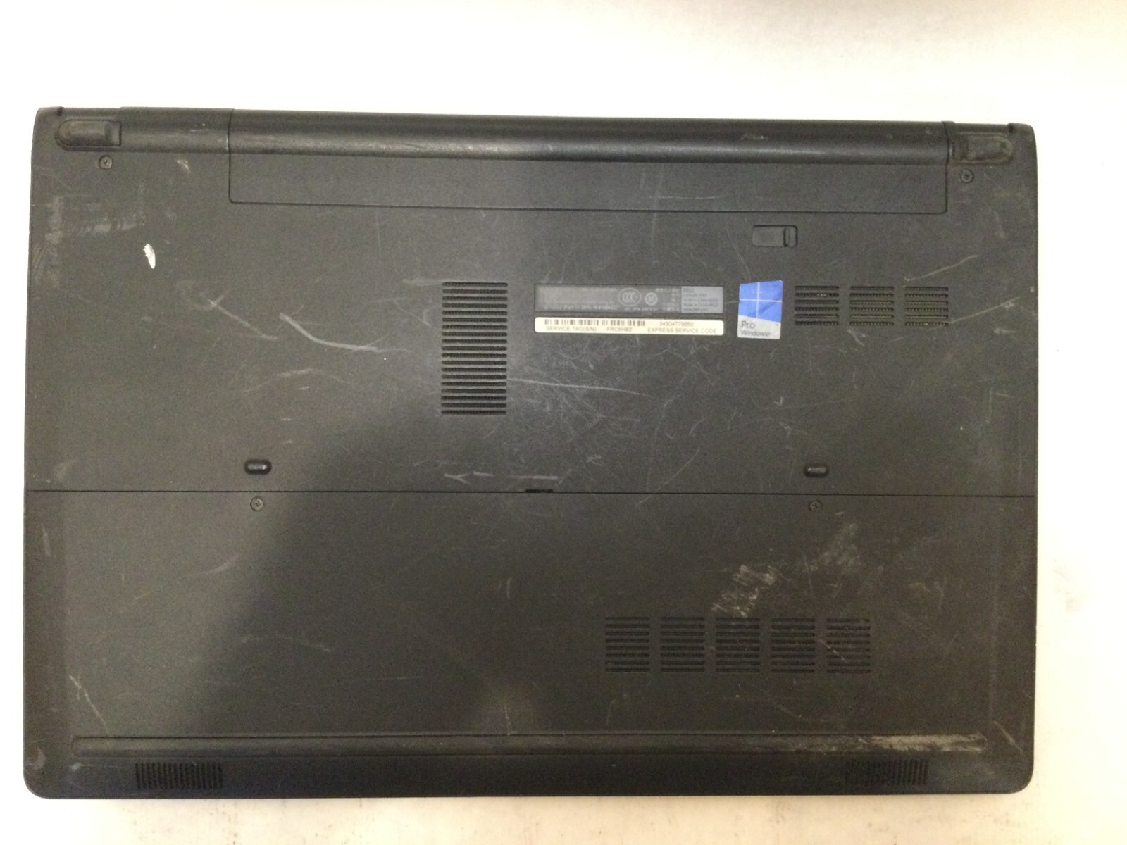 Dell Latitude 3560 15.6″ / Intel Core i5-5200U @ 2.20GHz / (CRACKED!) MR