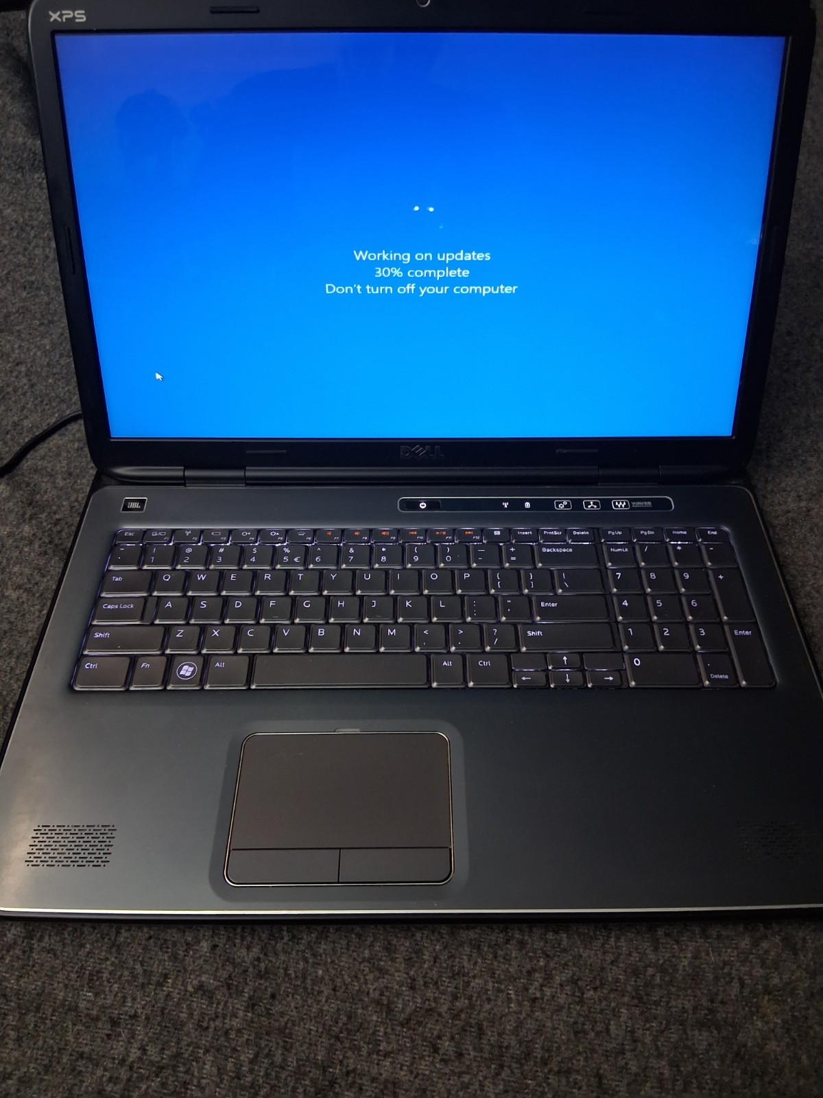 Dell XPS L701X 17.3 Silver Intel i5 6GB RAM 500GB HDD Win 10 Pro Charger Ready