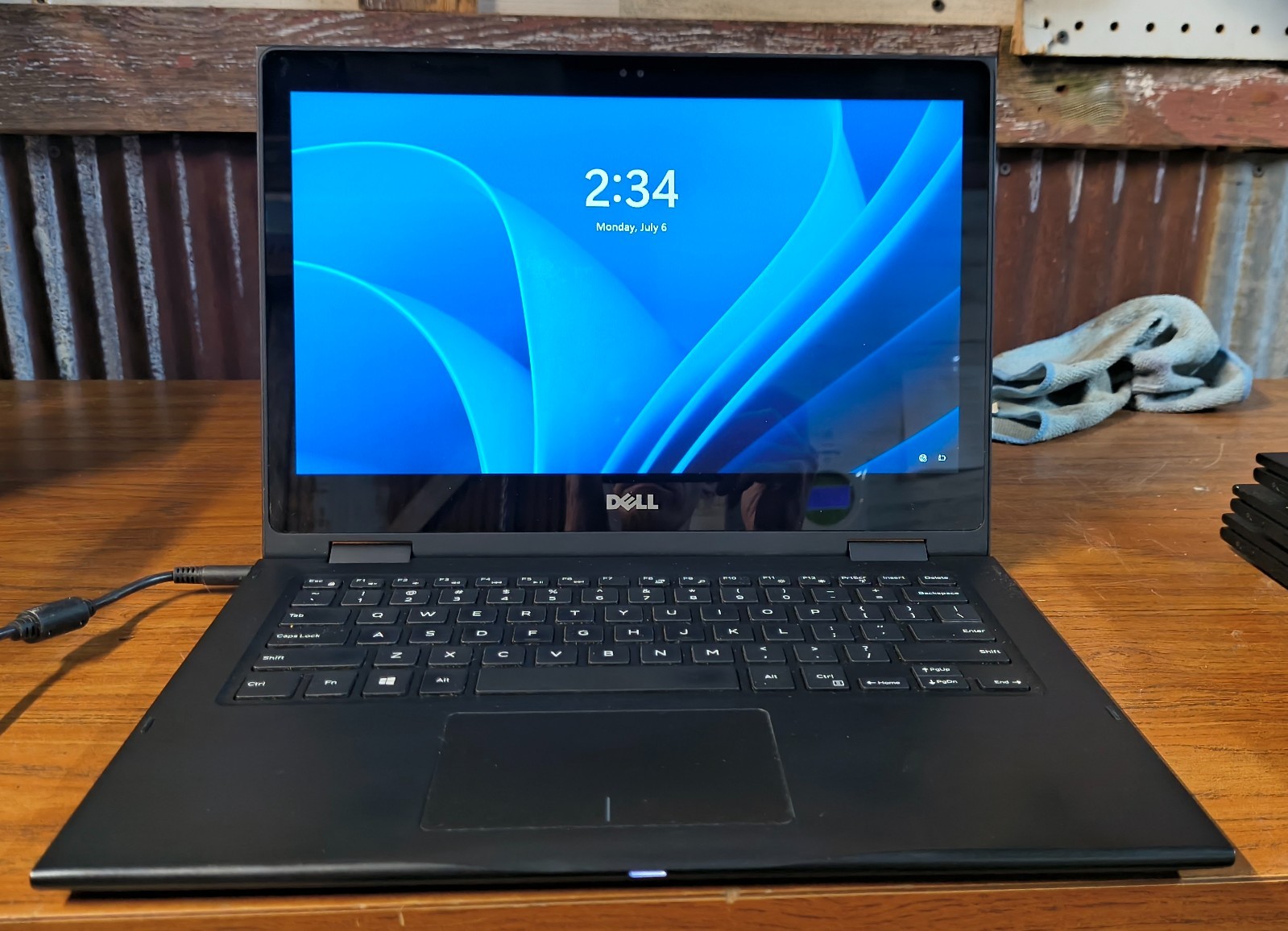 Dell Latitude 3390 2-in-1 (Windows 11 / Core i5-8250U / 8GB / SSD) – Windows 11