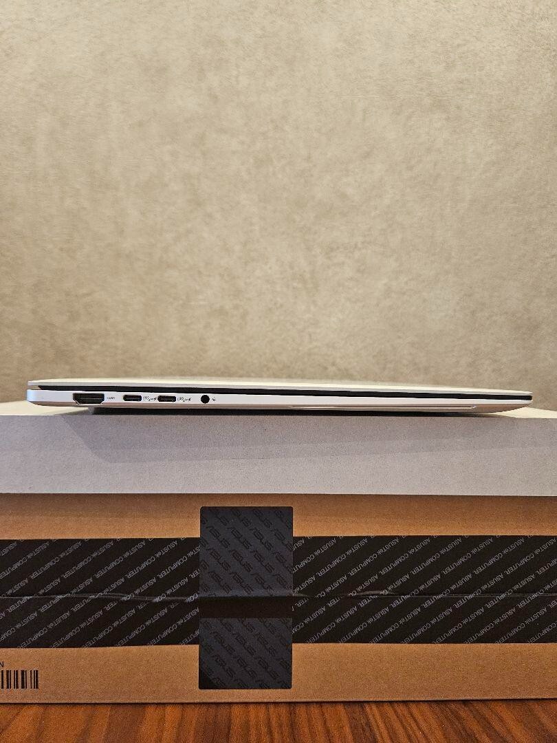 ASUS Zenbook S 16 UM5606WA Scandinavian White Windows 11 Home Notebook n147