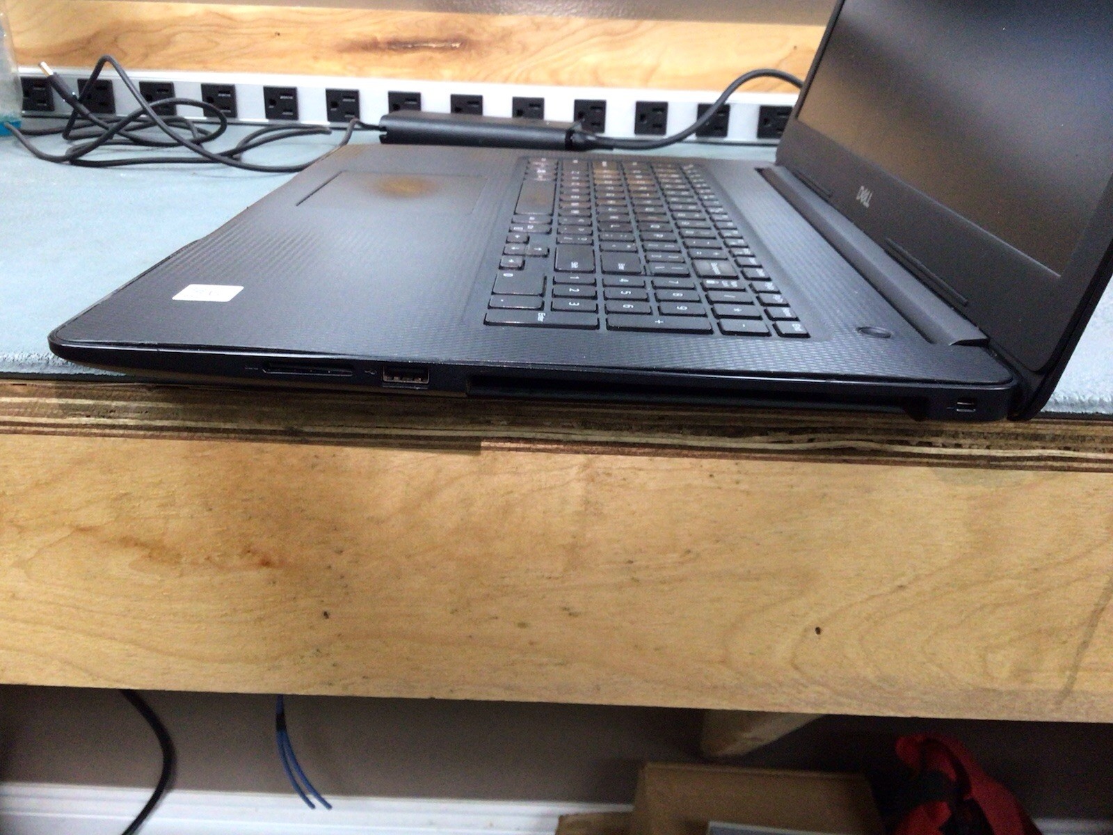 Dell Inspiron 3793 AS IS | 17.3” | i5-10th 1.0GHz | 16gb RAM | No Drive/OS/AC