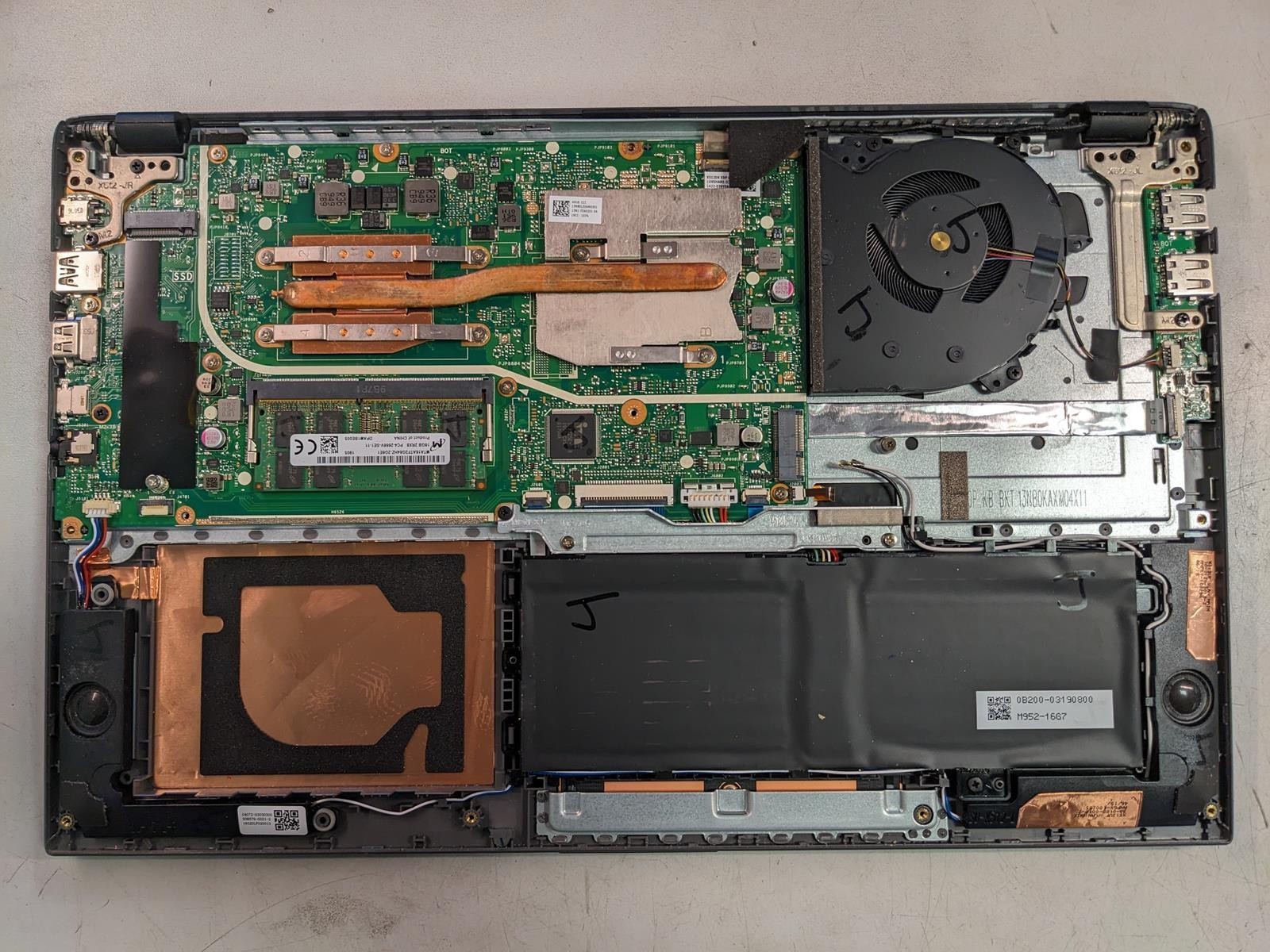 ASUS VIVOBOOK F512D RYZEN 3 3200U @ 2.60GHz, 16GB RAM, NO HDD/OS – (FOR PARTS)
