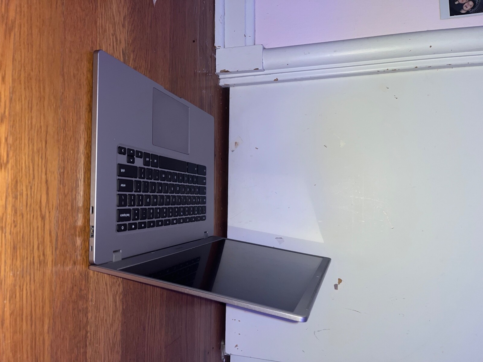 Samsung Chromebook 15.6″ (32GB eMMC, Intel Celeron, 1.1GHz, 4GB RAM) – Platinum